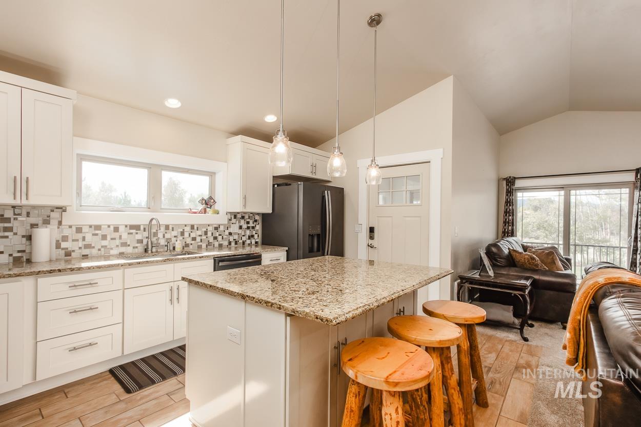 467 Gold Fork Rd, Donnelly, Idaho 83615, 5 Bedrooms, 4 Bathrooms, Residential For Sale, Price $2,390,000, 98967997