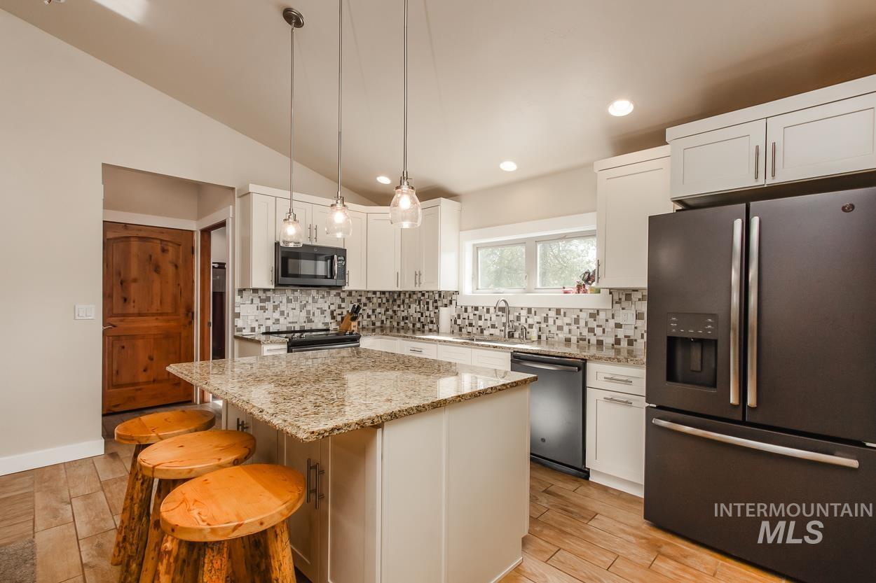 467 Gold Fork Rd, Donnelly, Idaho 83615, 5 Bedrooms, 4 Bathrooms, Residential For Sale, Price $2,390,000, 98967997