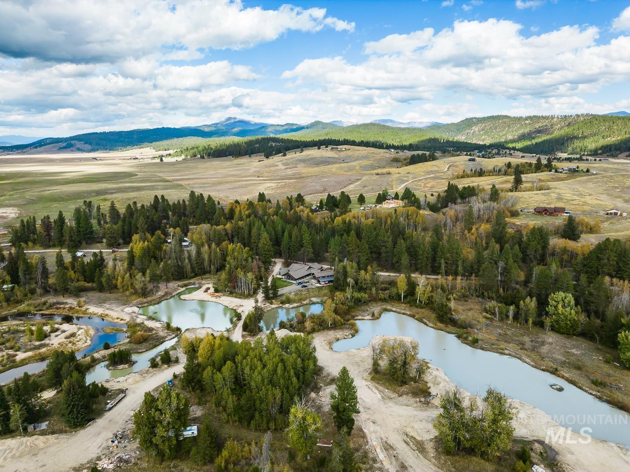 467 Gold Fork Rd, Donnelly, Idaho 83615, 5 Bedrooms, 4 Bathrooms, Residential For Sale, Price $2,390,000, 98967997