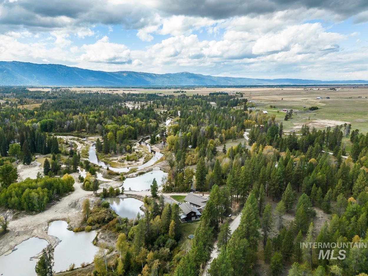 467 Gold Fork Rd, Donnelly, Idaho 83615, 5 Bedrooms, 4 Bathrooms, Residential For Sale, Price $2,390,000, 98967997