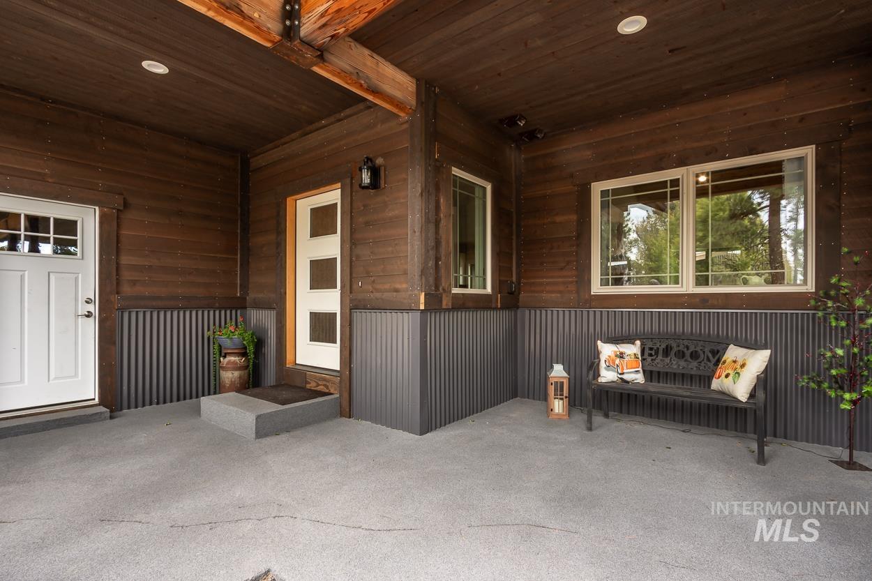 467 Gold Fork Rd, Donnelly, Idaho 83615, 5 Bedrooms, 4 Bathrooms, Residential For Sale, Price $2,390,000, 98967997