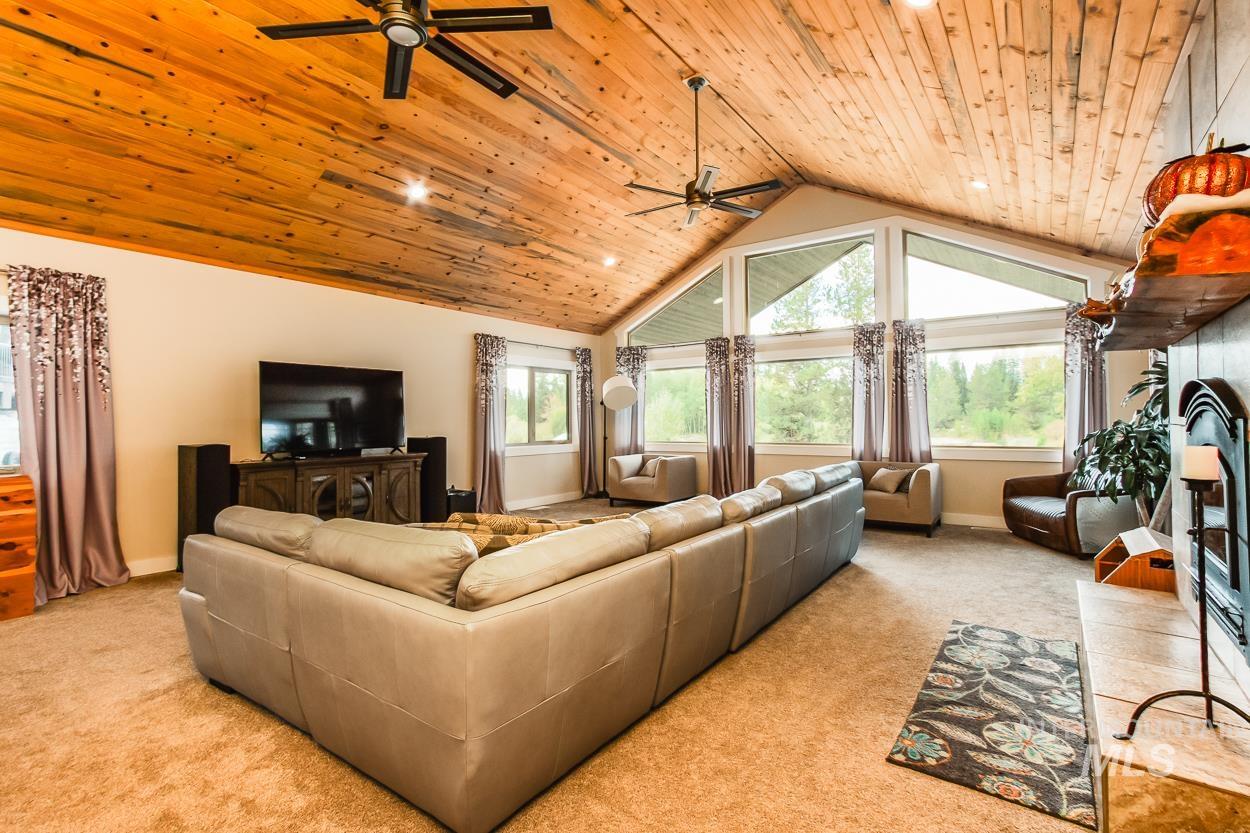 467 Gold Fork Rd, Donnelly, Idaho 83615, 5 Bedrooms, 4 Bathrooms, Residential For Sale, Price $2,390,000, 98967997