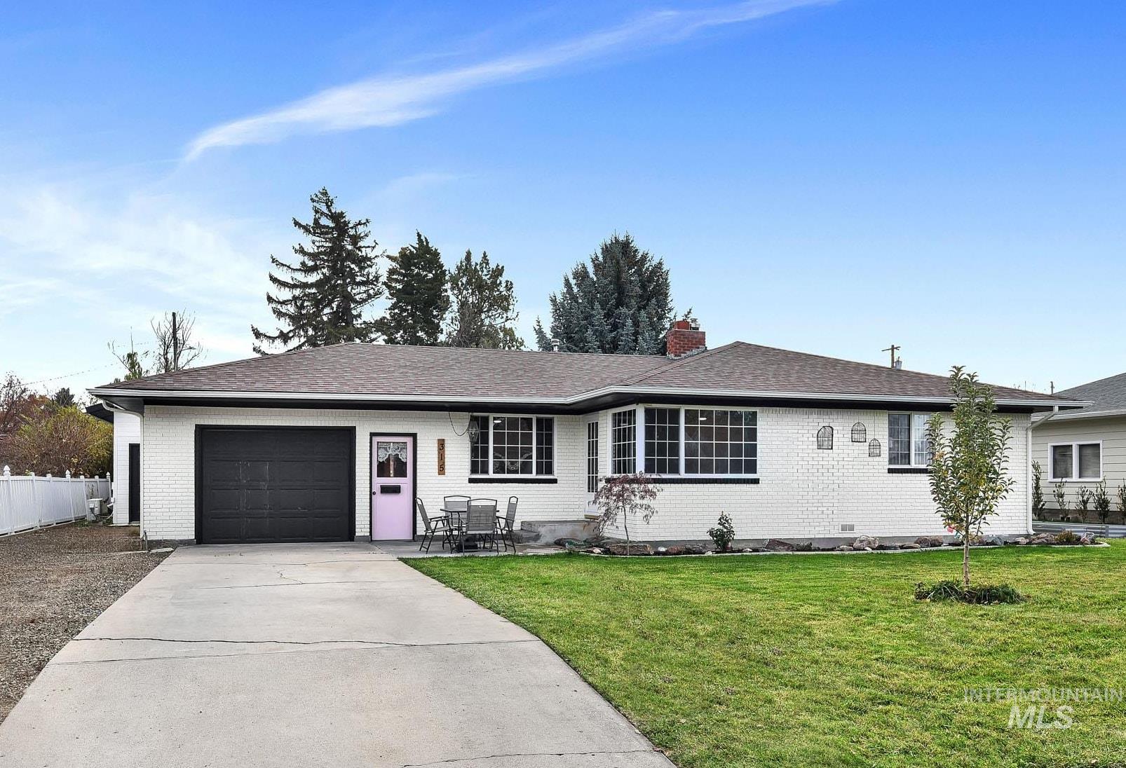 315 W Lincoln Ave, Nampa, Idaho 83686, 3 Bedrooms, 2 Bathrooms, Residential For Sale, Price $489,900,MLS 98968008