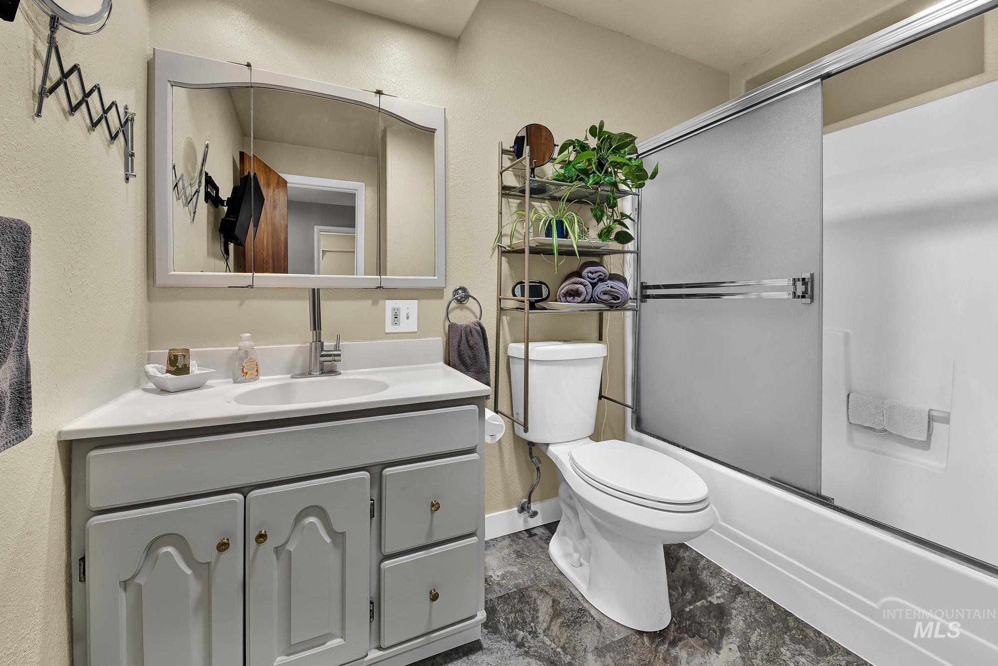 315 W Lincoln Ave, Nampa, Idaho 83686, 3 Bedrooms, 2 Bathrooms, Residential For Sale, Price $489,900,MLS 98968008