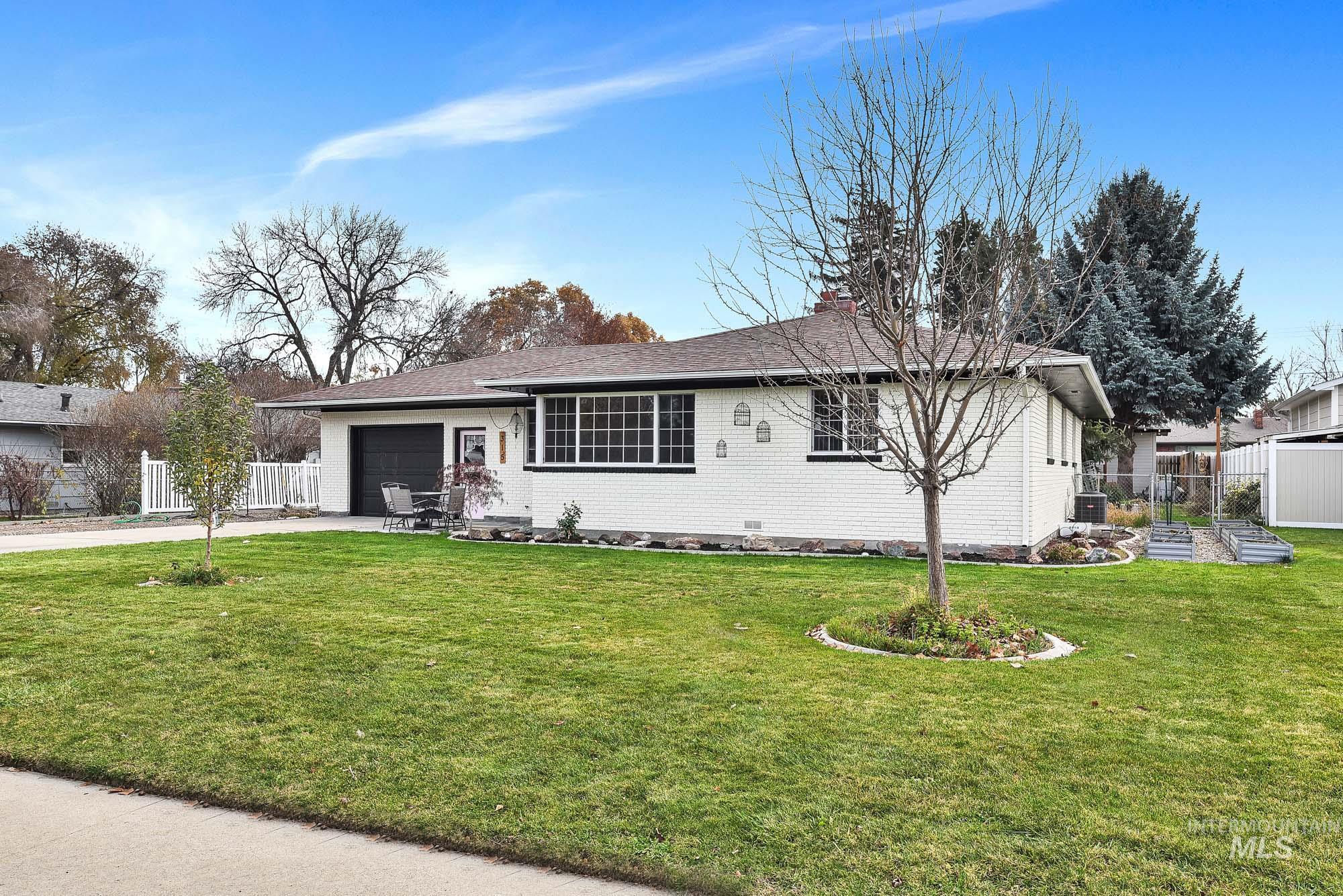 315 W Lincoln Ave, Nampa, Idaho 83686, 3 Bedrooms, 2 Bathrooms, Residential For Sale, Price $489,900,MLS 98968008