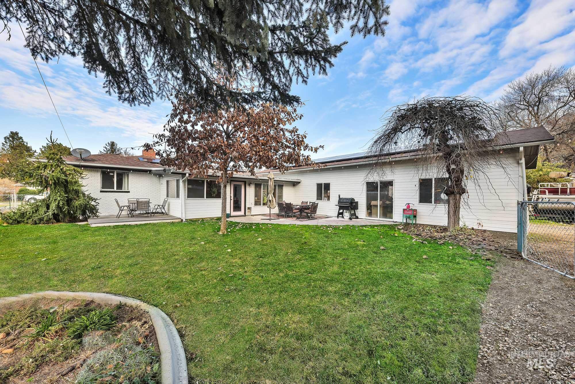 315 W Lincoln Ave, Nampa, Idaho 83686, 3 Bedrooms, 2 Bathrooms, Residential For Sale, Price $489,900,MLS 98968008