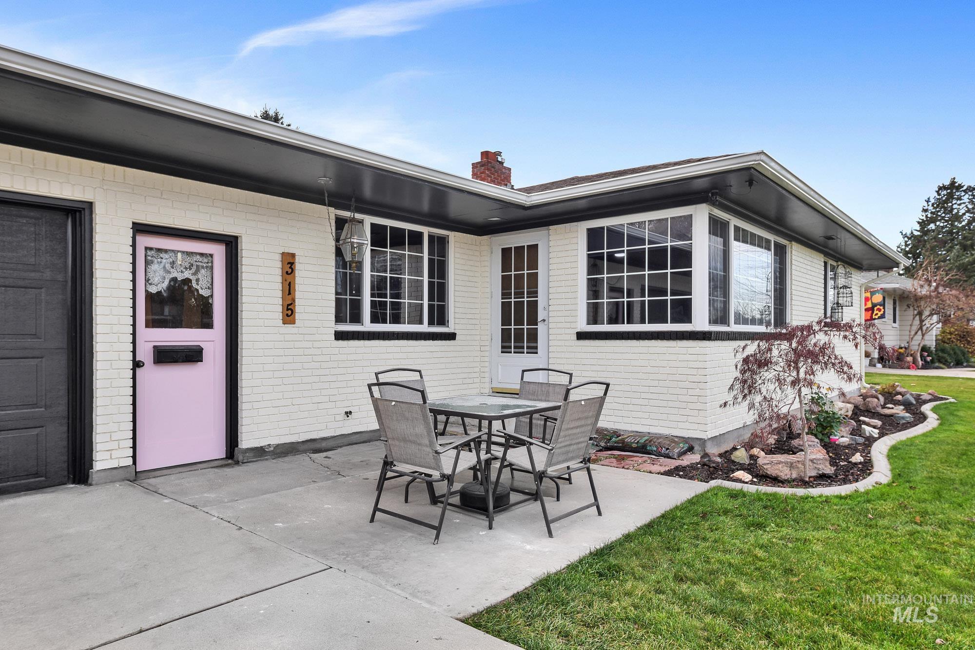 315 W Lincoln Ave, Nampa, Idaho 83686, 3 Bedrooms, 2 Bathrooms, Residential For Sale, Price $489,900,MLS 98968008