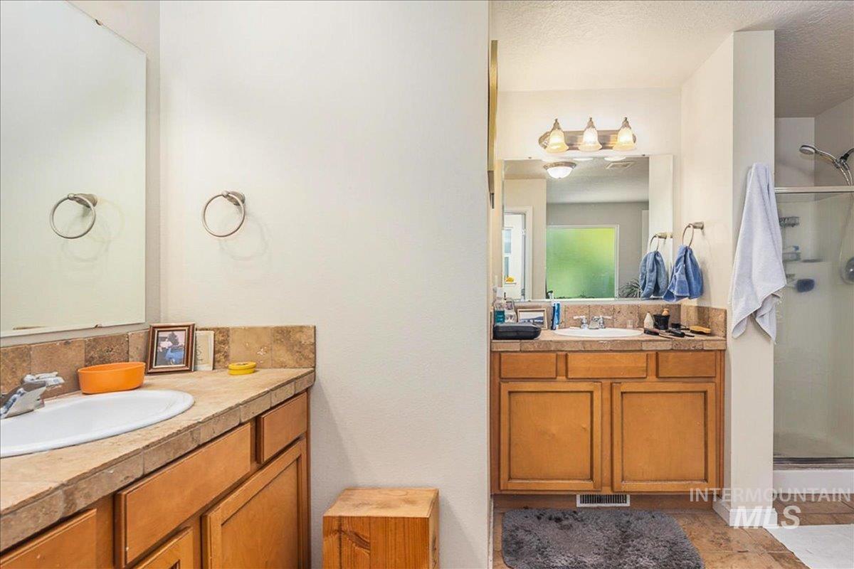 915 N Glen Aspen, Star, Idaho 83669, 3 Bedrooms, 3 Bathrooms, Residential For Sale, Price $730,000, 98968010