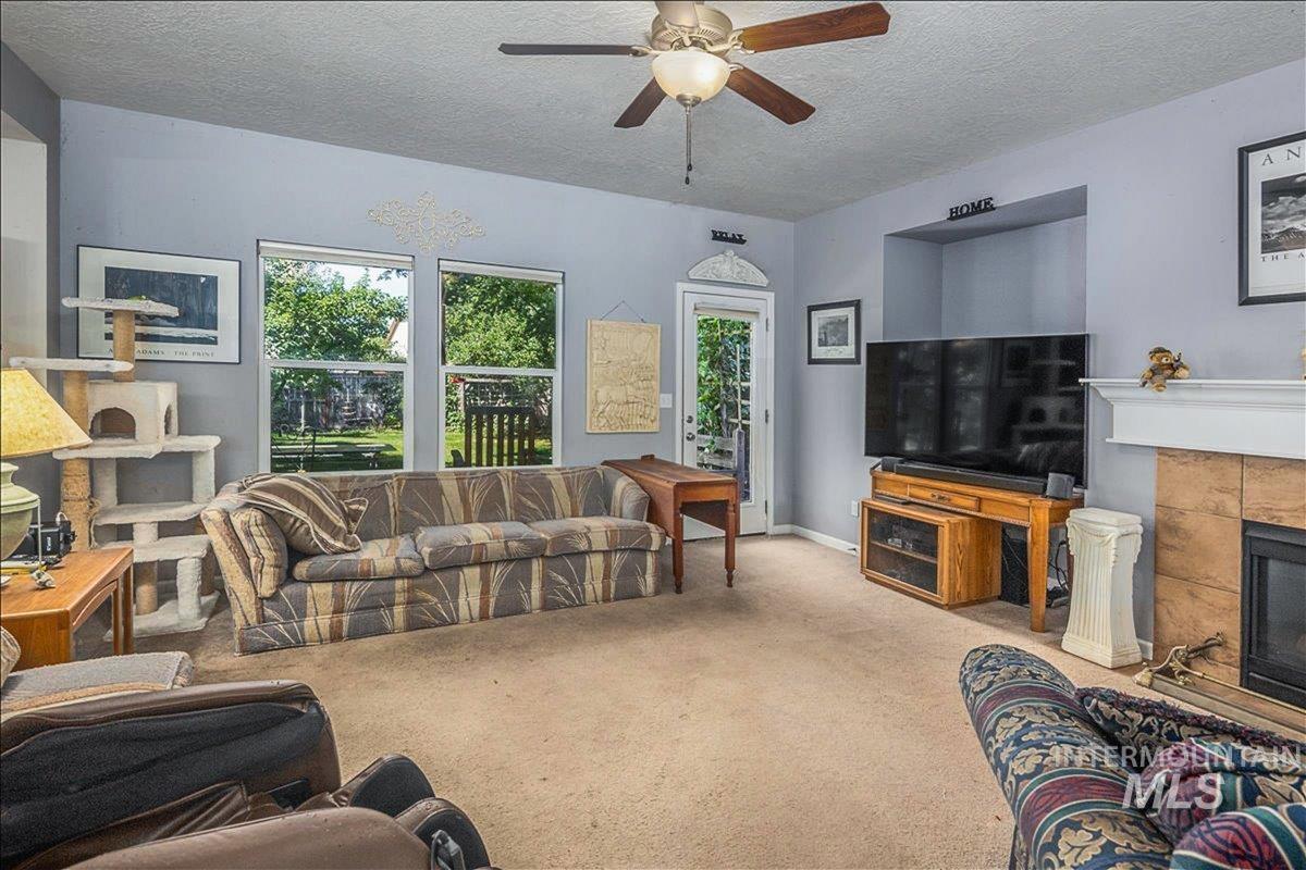 915 N Glen Aspen, Star, Idaho 83669, 3 Bedrooms, 3 Bathrooms, Residential For Sale, Price $730,000, 98968010