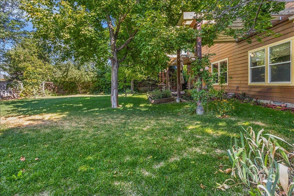 915 N Glen Aspen, Star, Idaho 83669, 3 Bedrooms, 3 Bathrooms, Residential For Sale, Price $730,000, 98968010