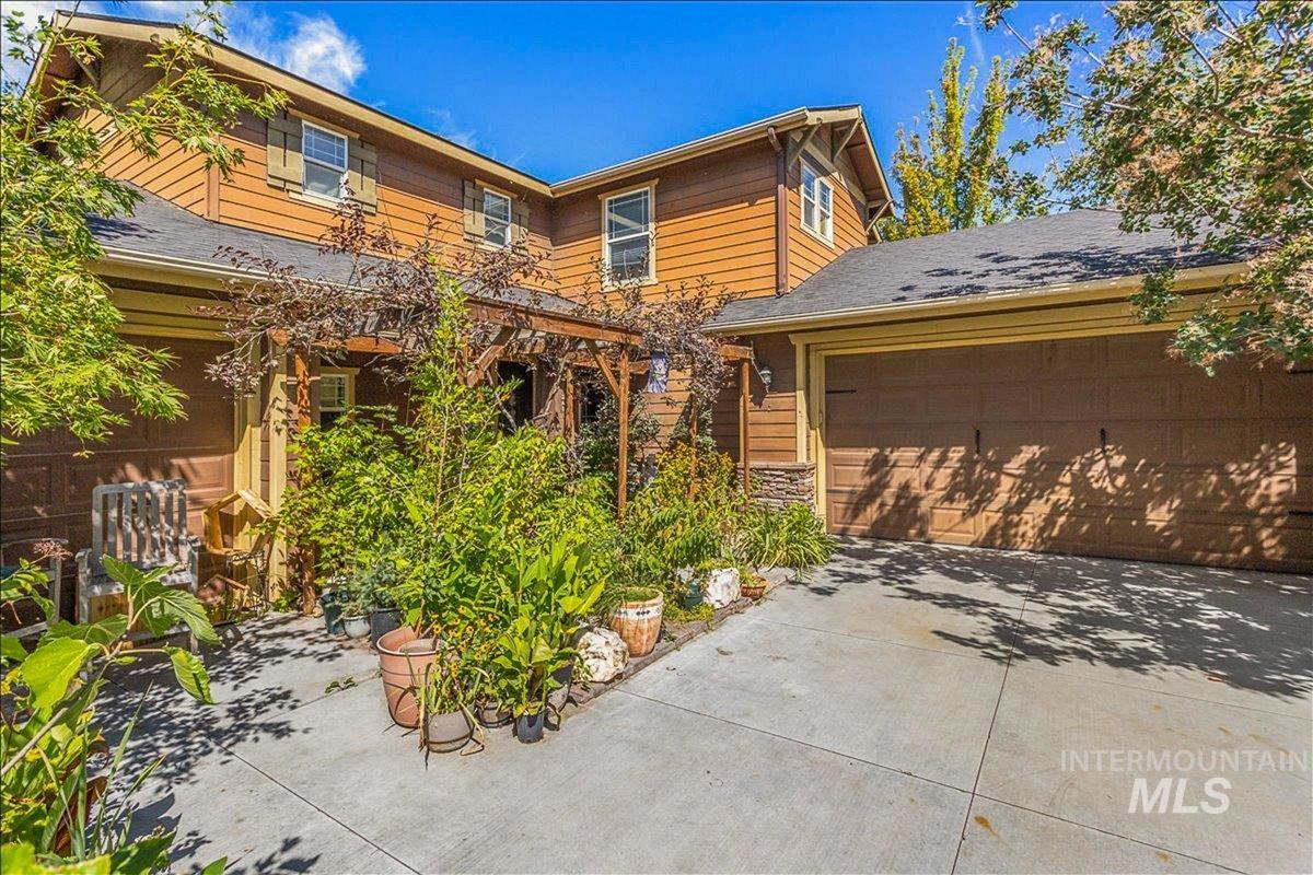 915 N Glen Aspen, Star, Idaho 83669, 3 Bedrooms, 3 Bathrooms, Residential For Sale, Price $730,000, 98968010