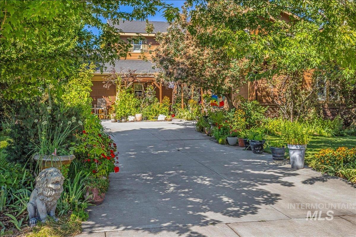 915 N Glen Aspen, Star, Idaho 83669, 3 Bedrooms, 3 Bathrooms, Residential For Sale, Price $730,000, 98968010