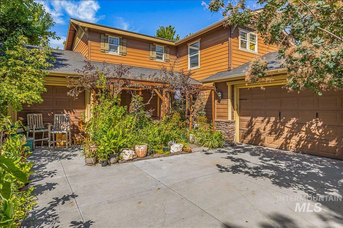 915 N Glen Aspen, Star, Idaho 83669, 3 Bedrooms, 3 Bathrooms, Residential For Sale, Price $730,000, 98968010