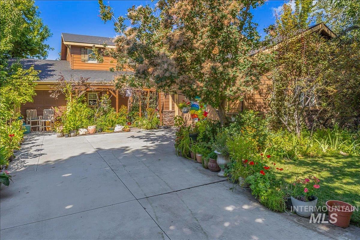 915 N Glen Aspen, Star, Idaho 83669, 3 Bedrooms, 3 Bathrooms, Residential For Sale, Price $730,000, 98968010