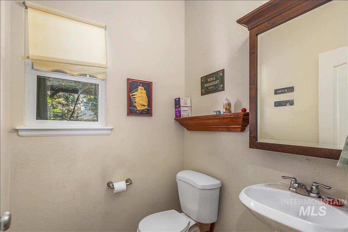 915 N Glen Aspen, Star, Idaho 83669, 3 Bedrooms, 3 Bathrooms, Residential For Sale, Price $730,000, 98968010