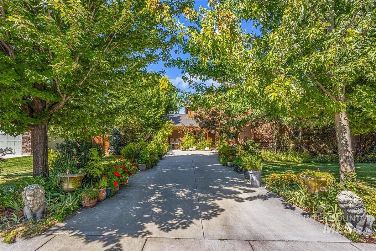 915 N Glen Aspen, Star, Idaho 83669, 3 Bedrooms, 3 Bathrooms, Residential For Sale, Price $730,000, 98968010