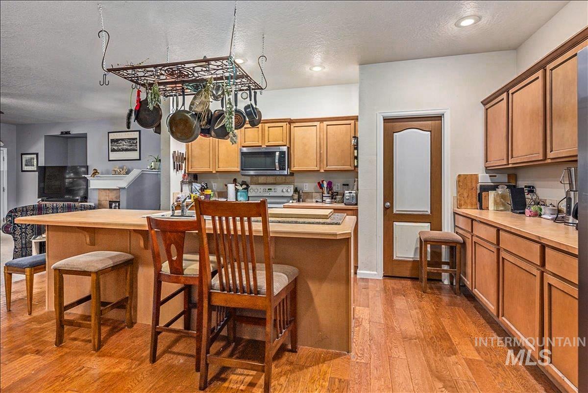 915 N Glen Aspen, Star, Idaho 83669, 3 Bedrooms, 3 Bathrooms, Residential For Sale, Price $730,000, 98968010