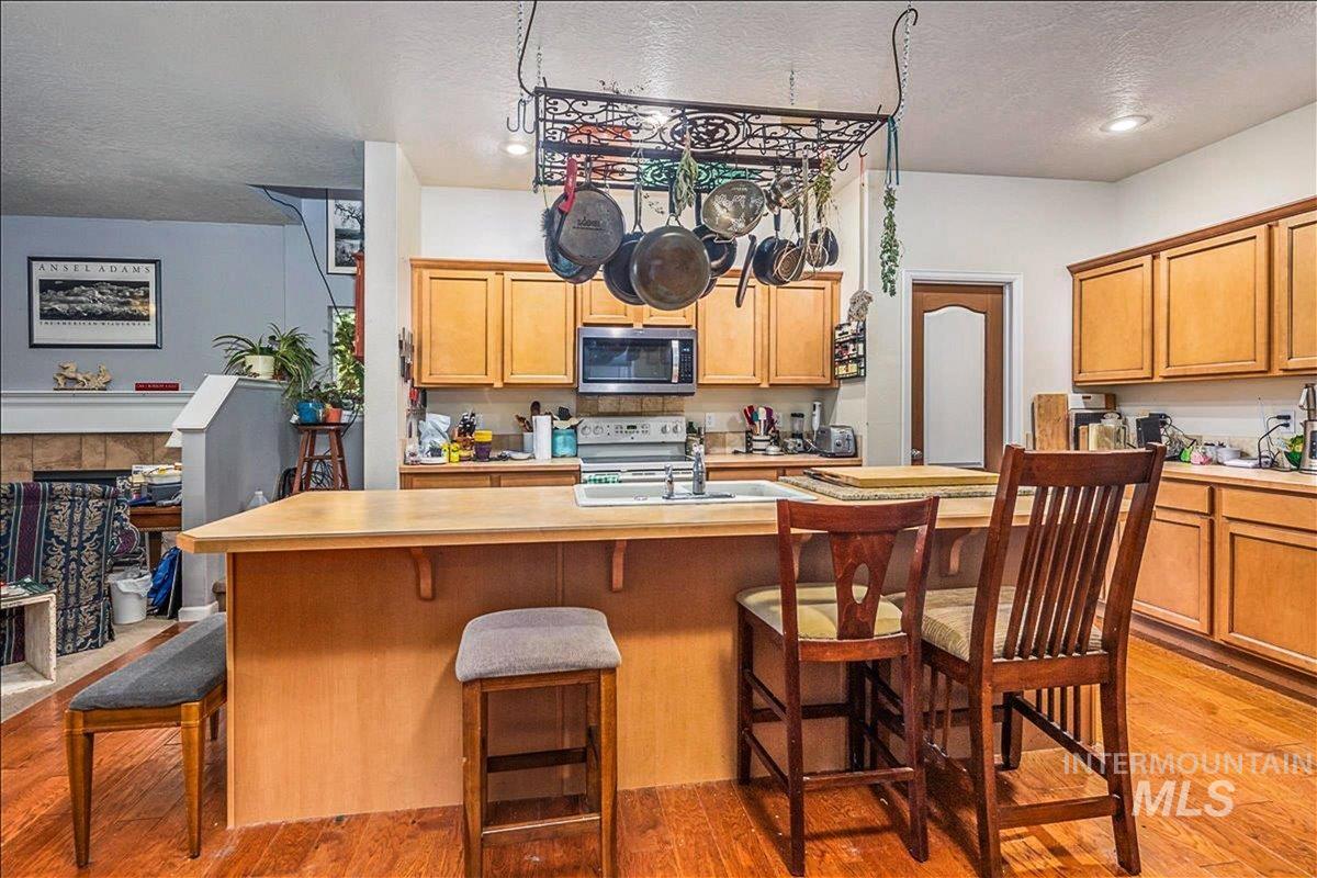 915 N Glen Aspen, Star, Idaho 83669, 3 Bedrooms, 3 Bathrooms, Residential For Sale, Price $730,000, 98968010