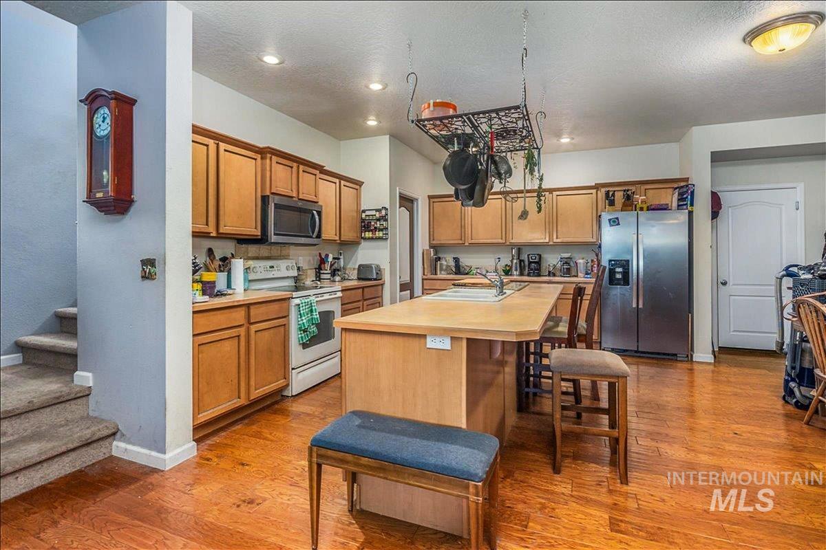 915 N Glen Aspen, Star, Idaho 83669, 3 Bedrooms, 3 Bathrooms, Residential For Sale, Price $730,000, 98968010