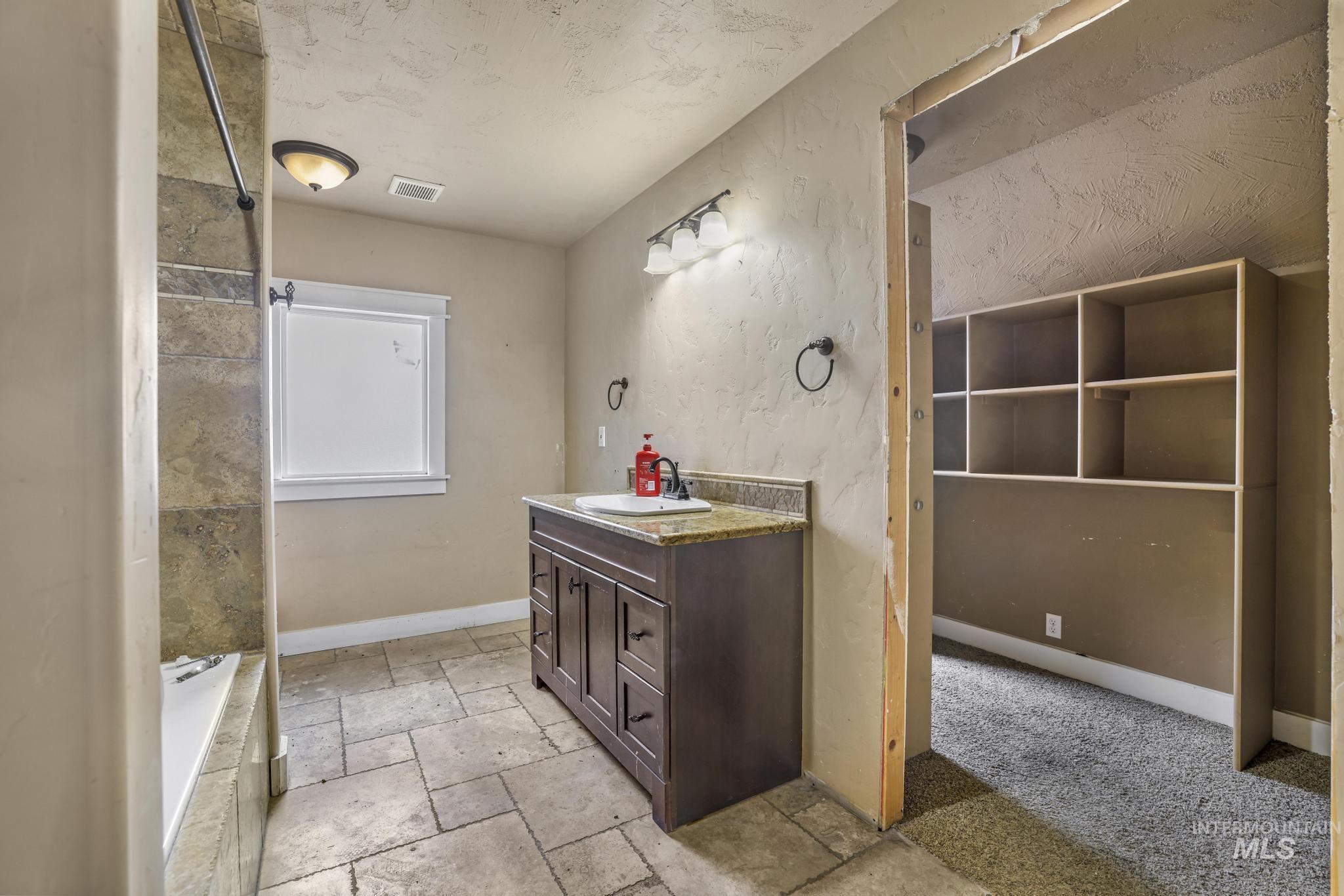 506 E Linden, Caldwell, Idaho 83605, 4 Bedrooms, 2.5 Bathrooms, Residential For Sale, Price $440,000, 98968012