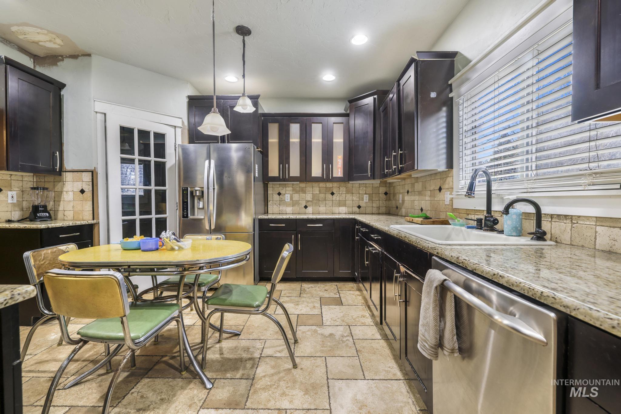 506 E Linden, Caldwell, Idaho 83605, 4 Bedrooms, 2.5 Bathrooms, Residential For Sale, Price $440,000, 98968012