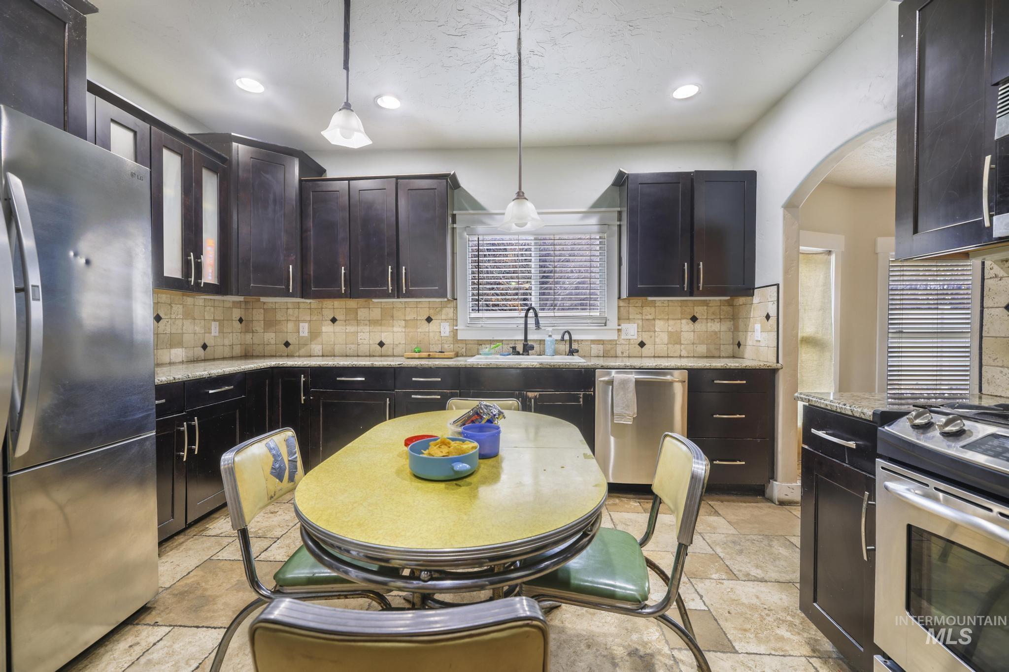 506 E Linden, Caldwell, Idaho 83605, 4 Bedrooms, 2.5 Bathrooms, Residential For Sale, Price $440,000, 98968012