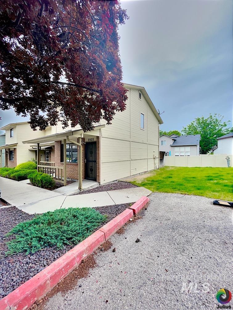 2928 S Abbs Lane, Boise, Idaho 83705, 2 Bedrooms, 1.5 Bathrooms, Residential For Sale, Price $275,000,MLS 98968028