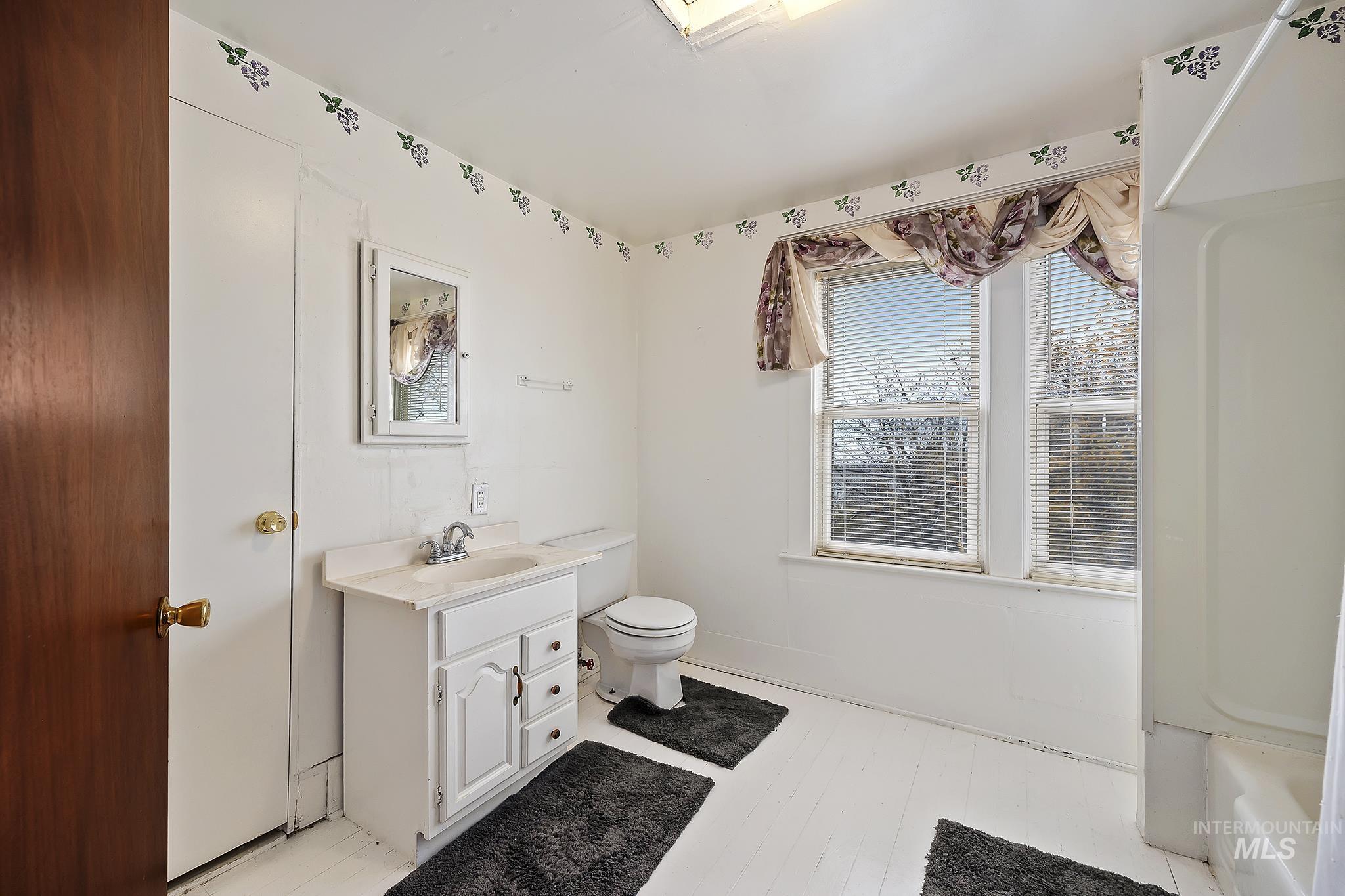 229 E 500 N, Jerome, Idaho 83338, 8 Bedrooms, 3 Bathrooms, Residential For Sale, Price $465,000,MLS 98968043