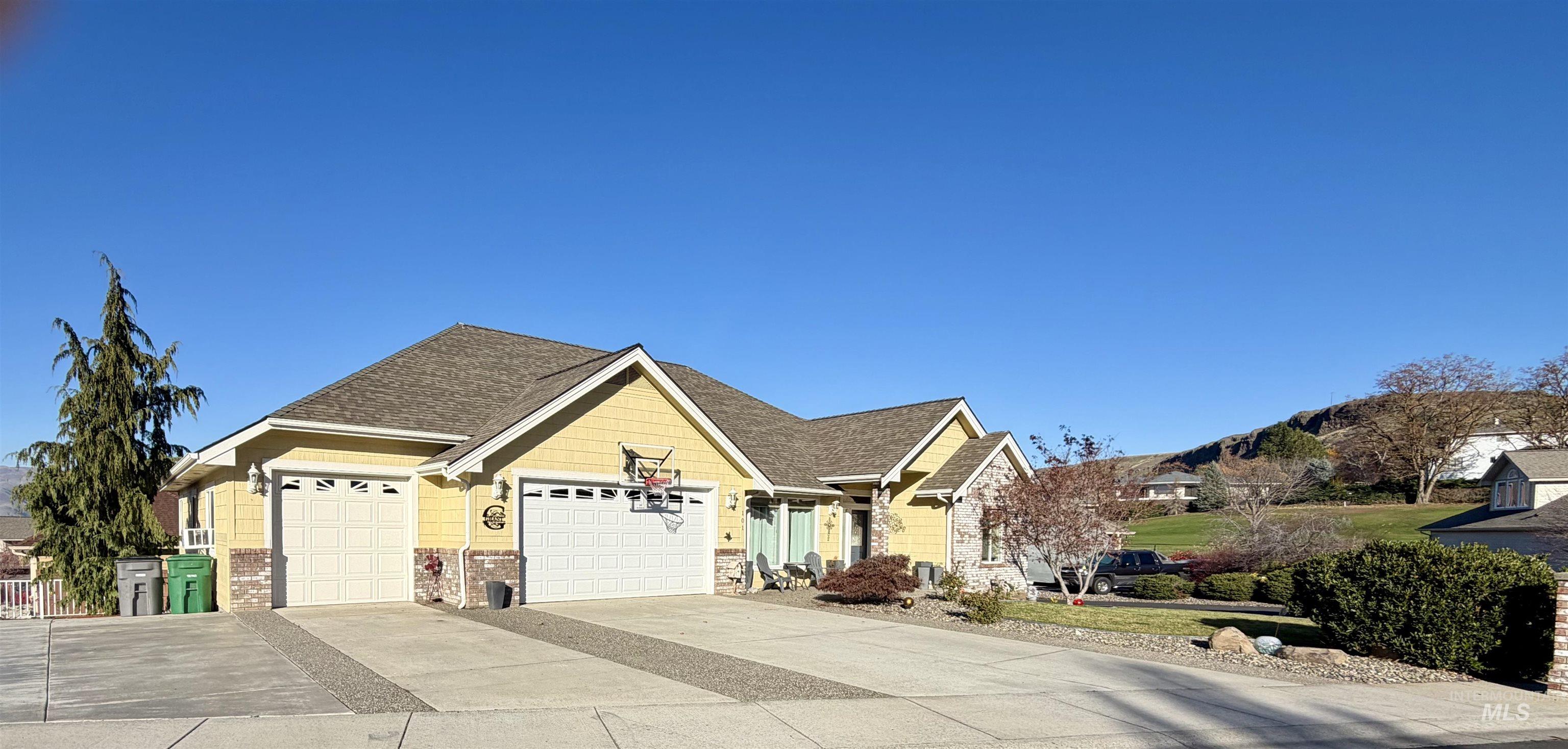 101 Canyon Greens Ct, Lewiston, Idaho 83501, 3 Bedrooms, 2 Bathrooms, Residential For Sale, Price $595,000, 98968046