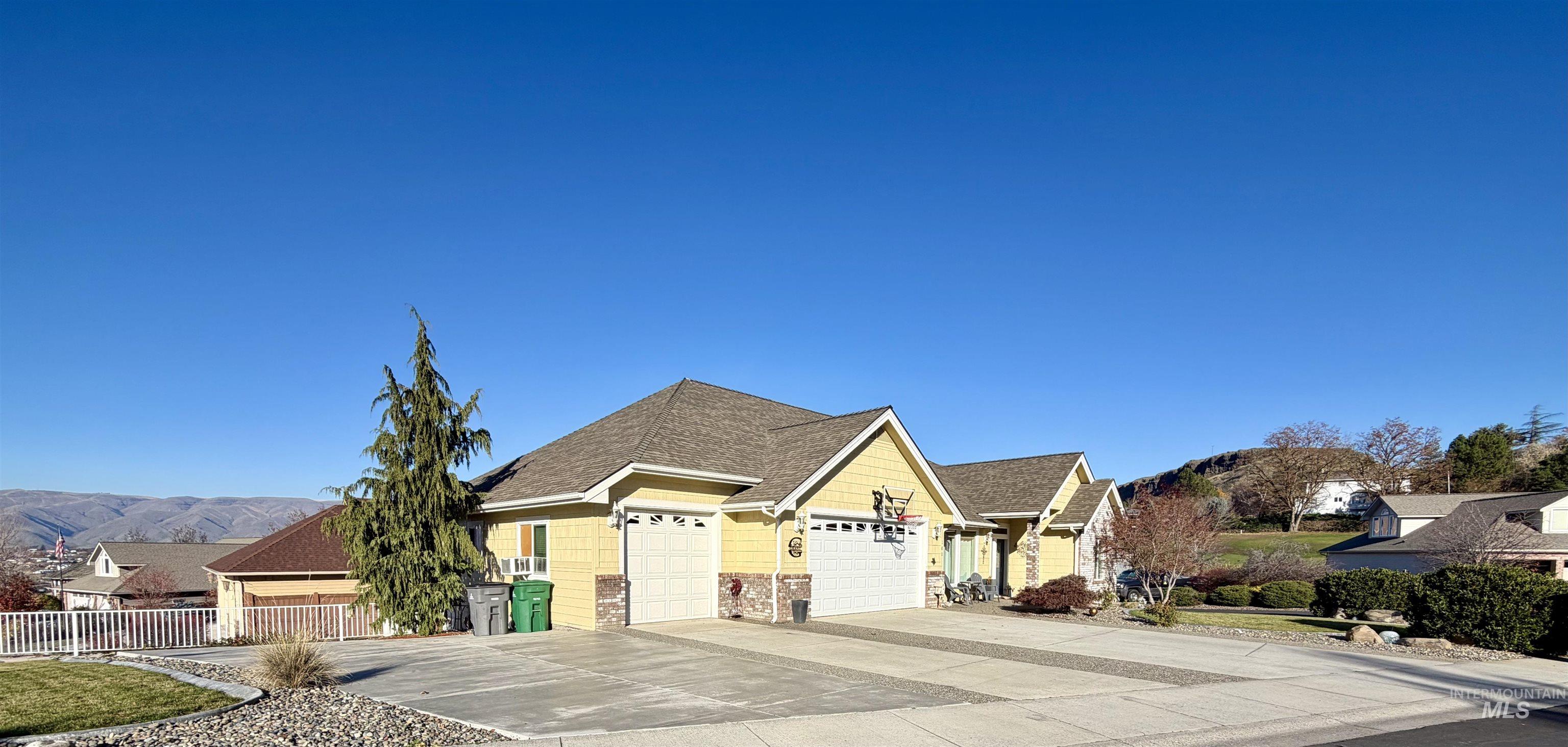 101 Canyon Greens Ct, Lewiston, Idaho 83501, 3 Bedrooms, 2 Bathrooms, Residential For Sale, Price $595,000, 98968046