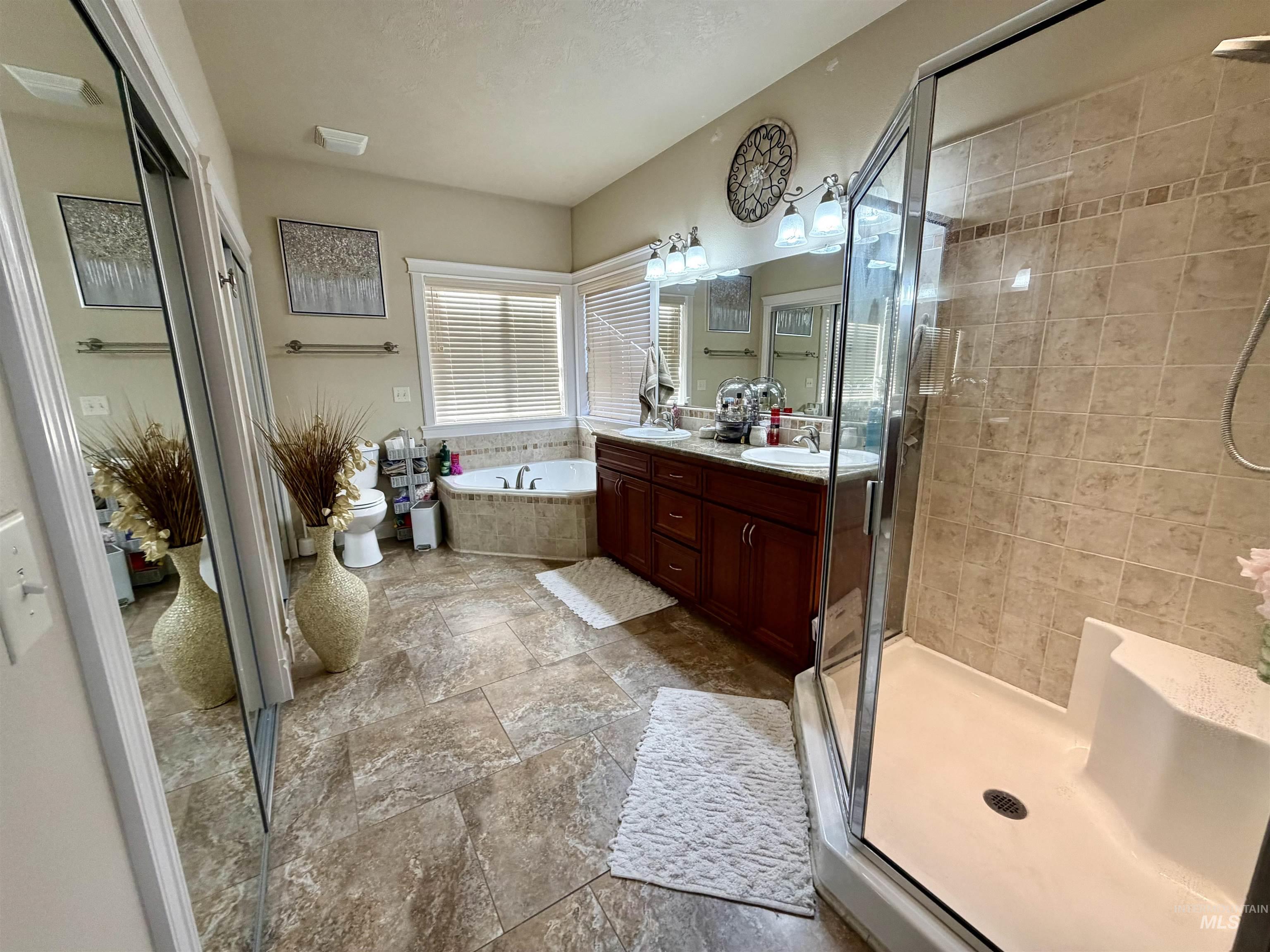 101 Canyon Greens Ct, Lewiston, Idaho 83501, 3 Bedrooms, 2 Bathrooms, Residential For Sale, Price $595,000, 98968046