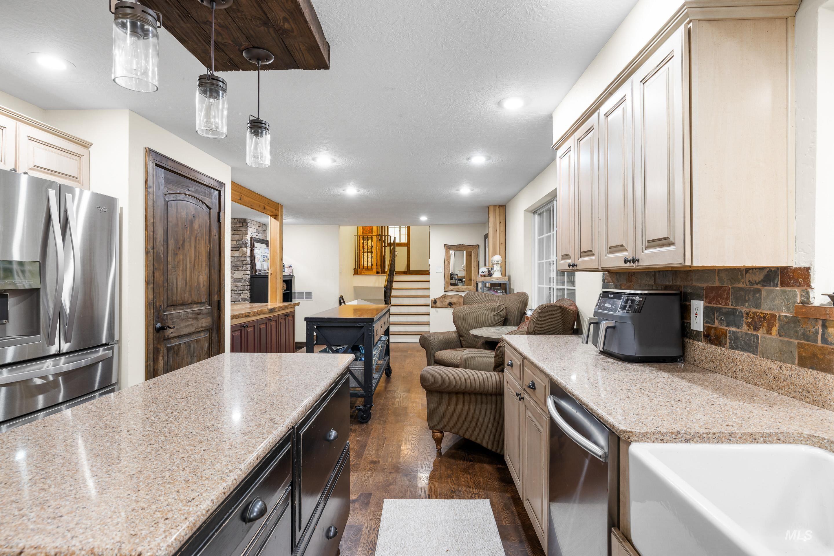 1160 W Hialeah Circle, Eagle, Idaho 83616, 5 Bedrooms, 4 Bathrooms, Residential For Sale, Price $1,249,990,MLS 98968052