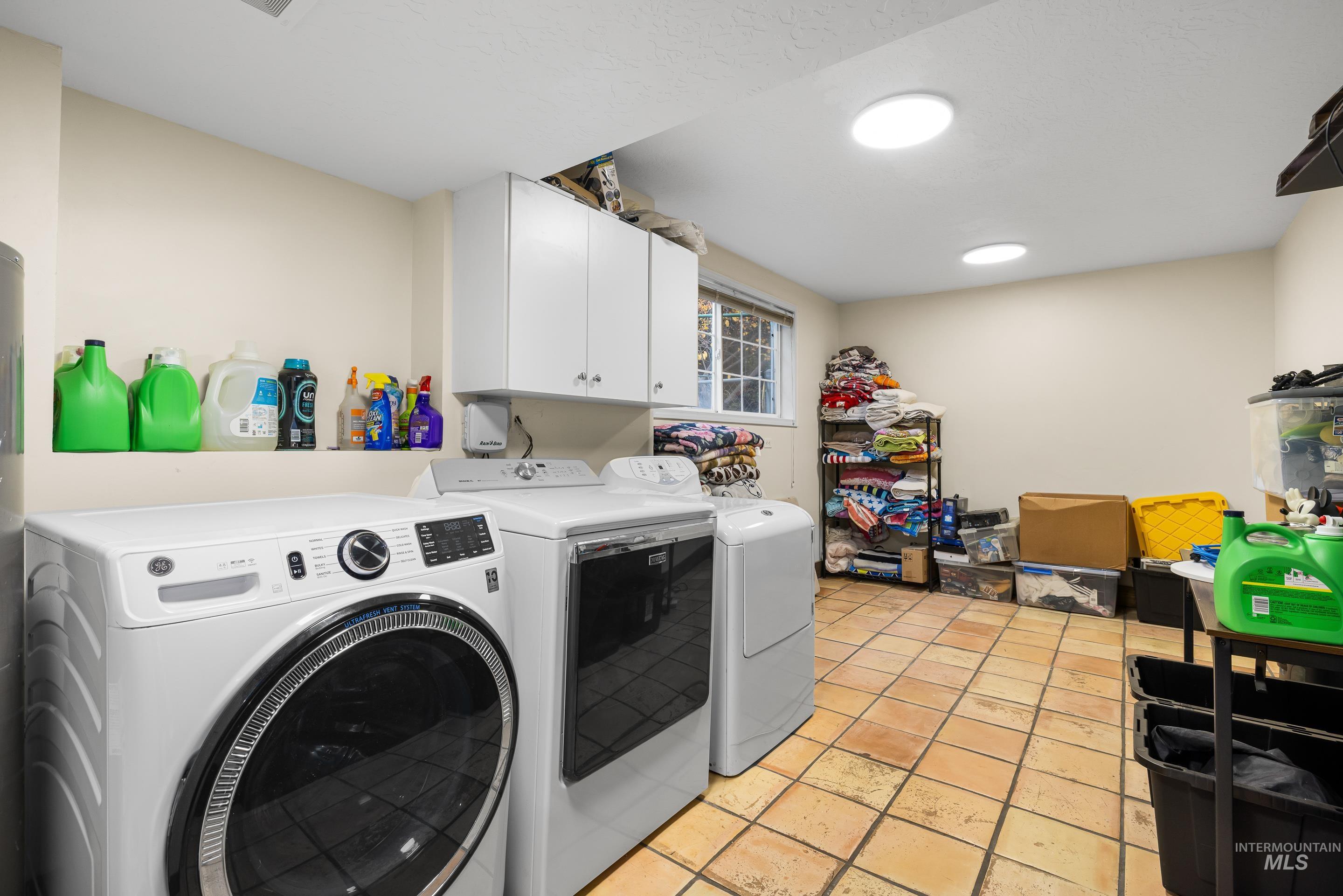 1160 W Hialeah Circle, Eagle, Idaho 83616, 5 Bedrooms, 4 Bathrooms, Residential For Sale, Price $1,249,990,MLS 98968052