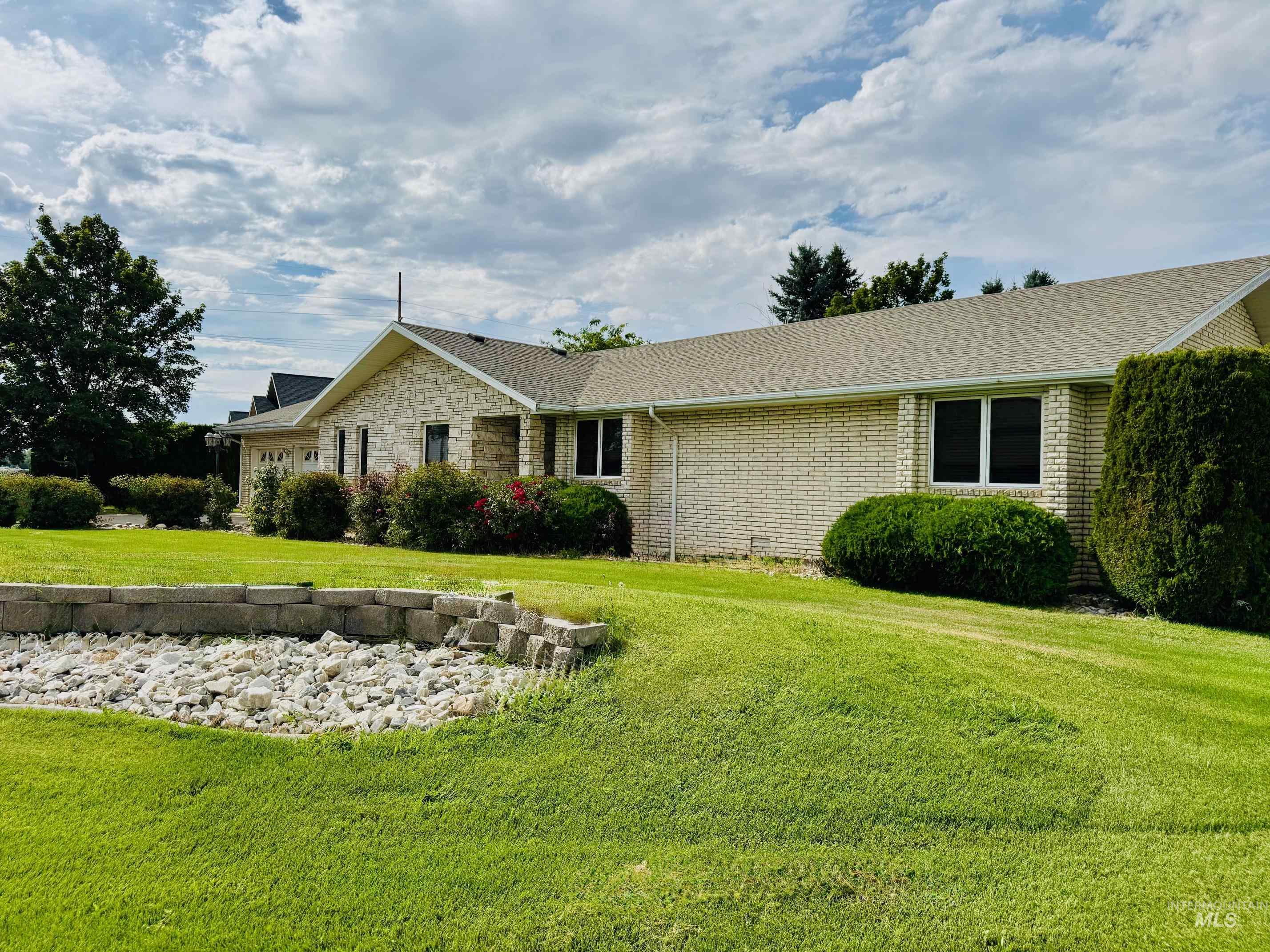 1142 Fairview Ave, Rupert, Idaho 83350, 3 Bedrooms, 3 Bathrooms, Residential For Sale, Price $398,000,MLS 98968054