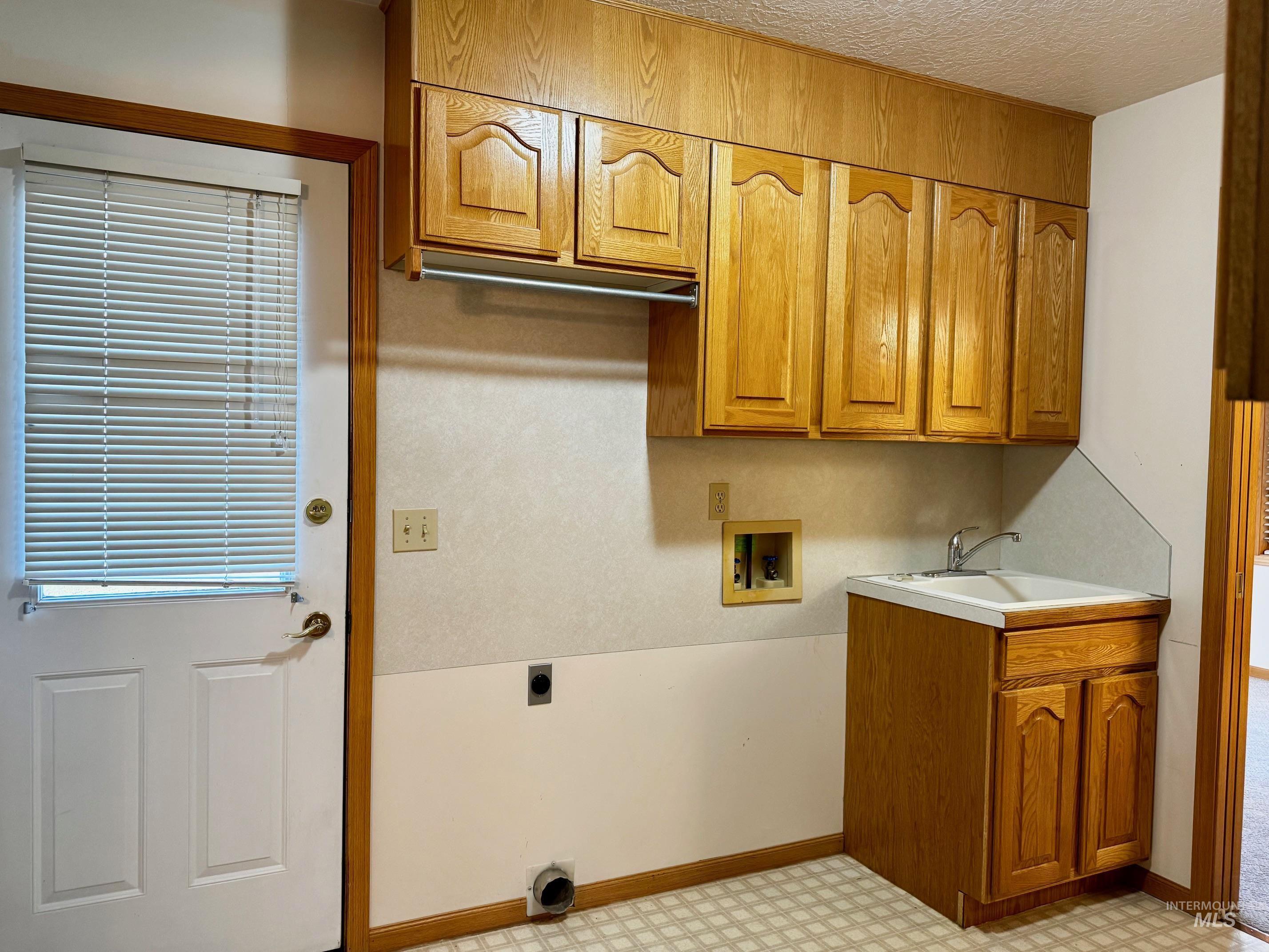 1142 Fairview Ave, Rupert, Idaho 83350, 3 Bedrooms, 3 Bathrooms, Residential For Sale, Price $425,000, 98968054