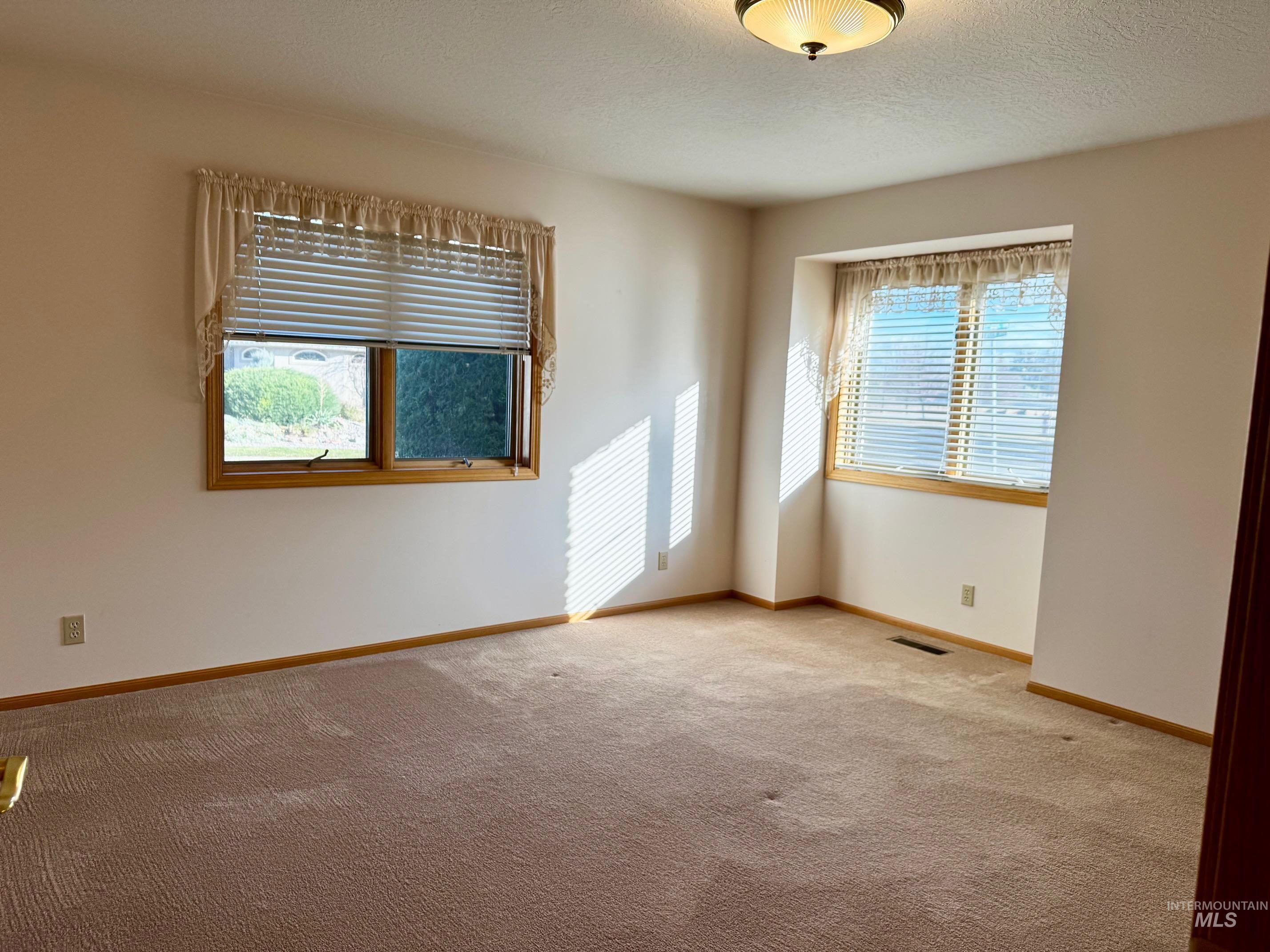 1142 Fairview Ave, Rupert, Idaho 83350, 3 Bedrooms, 3 Bathrooms, Residential For Sale, Price $425,000, 98968054