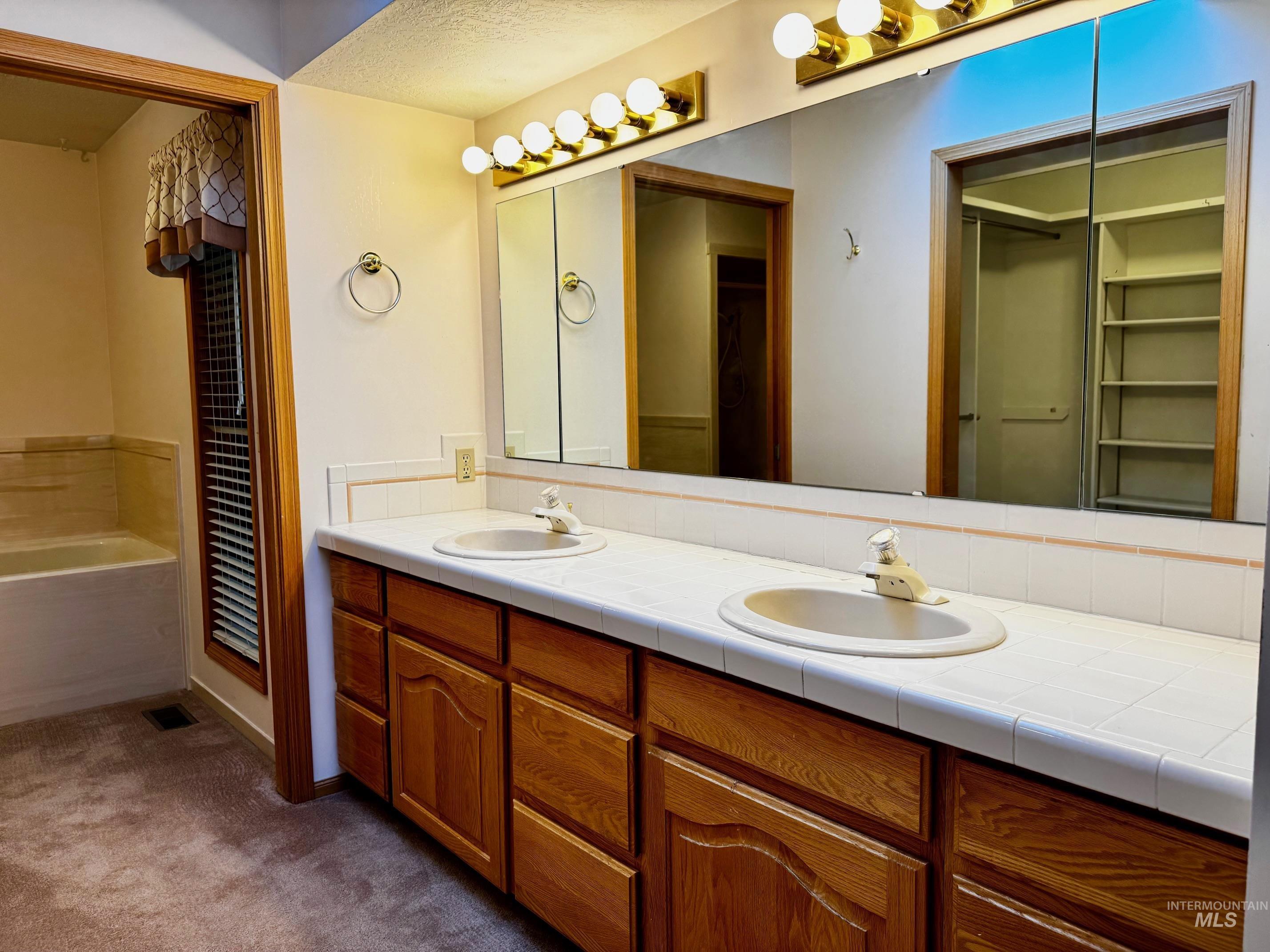 1142 Fairview Ave, Rupert, Idaho 83350, 3 Bedrooms, 3 Bathrooms, Residential For Sale, Price $398,000,MLS 98968054