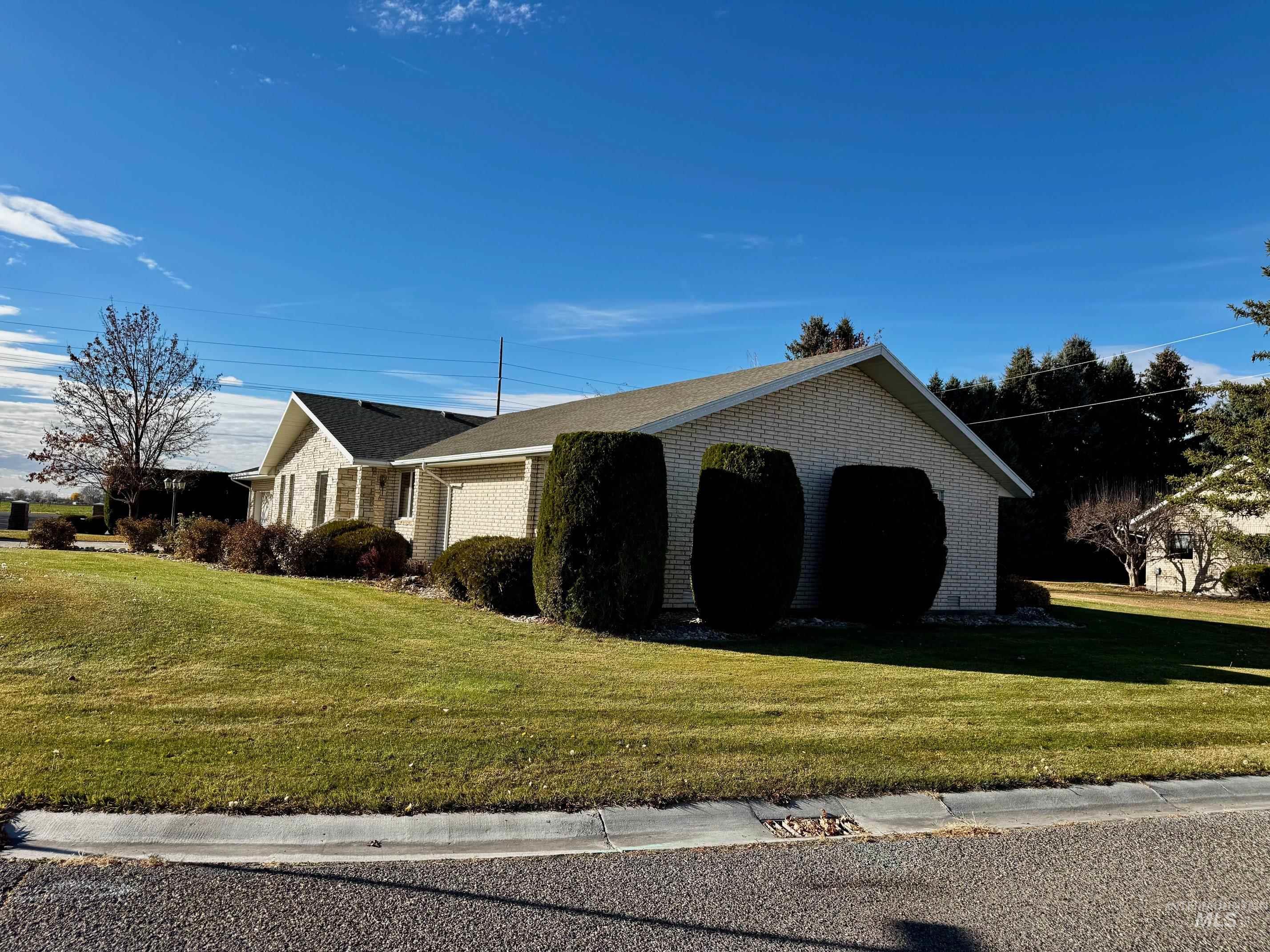 1142 Fairview Ave, Rupert, Idaho 83350, 3 Bedrooms, 3 Bathrooms, Residential For Sale, Price $425,000, 98968054