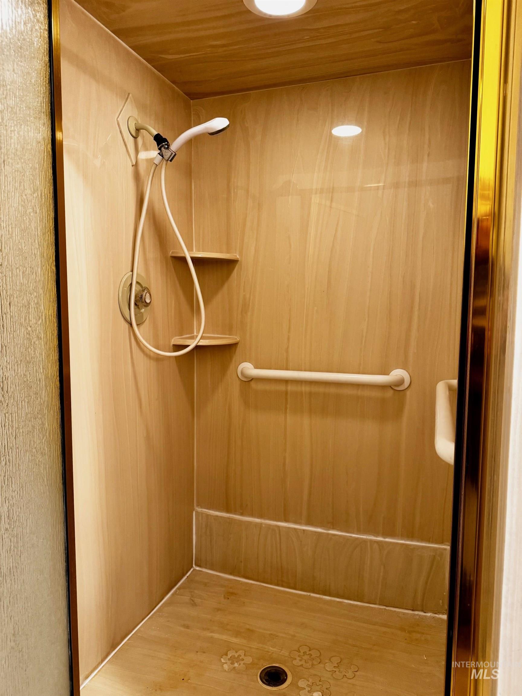 1142 Fairview Ave, Rupert, Idaho 83350, 3 Bedrooms, 3 Bathrooms, Residential For Sale, Price $425,000, 98968054