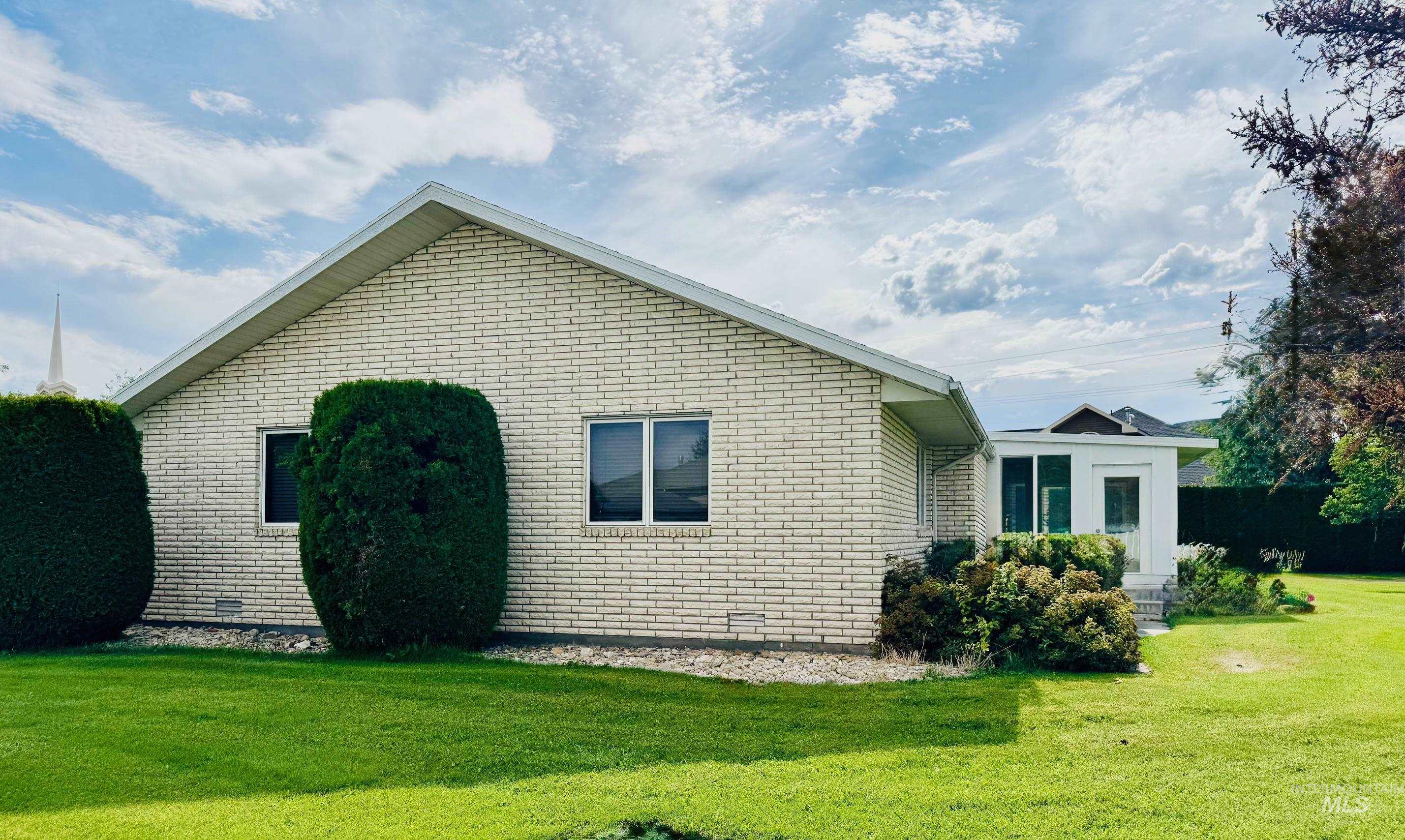 1142 Fairview Ave, Rupert, Idaho 83350, 3 Bedrooms, 3 Bathrooms, Residential For Sale, Price $398,000,MLS 98968054