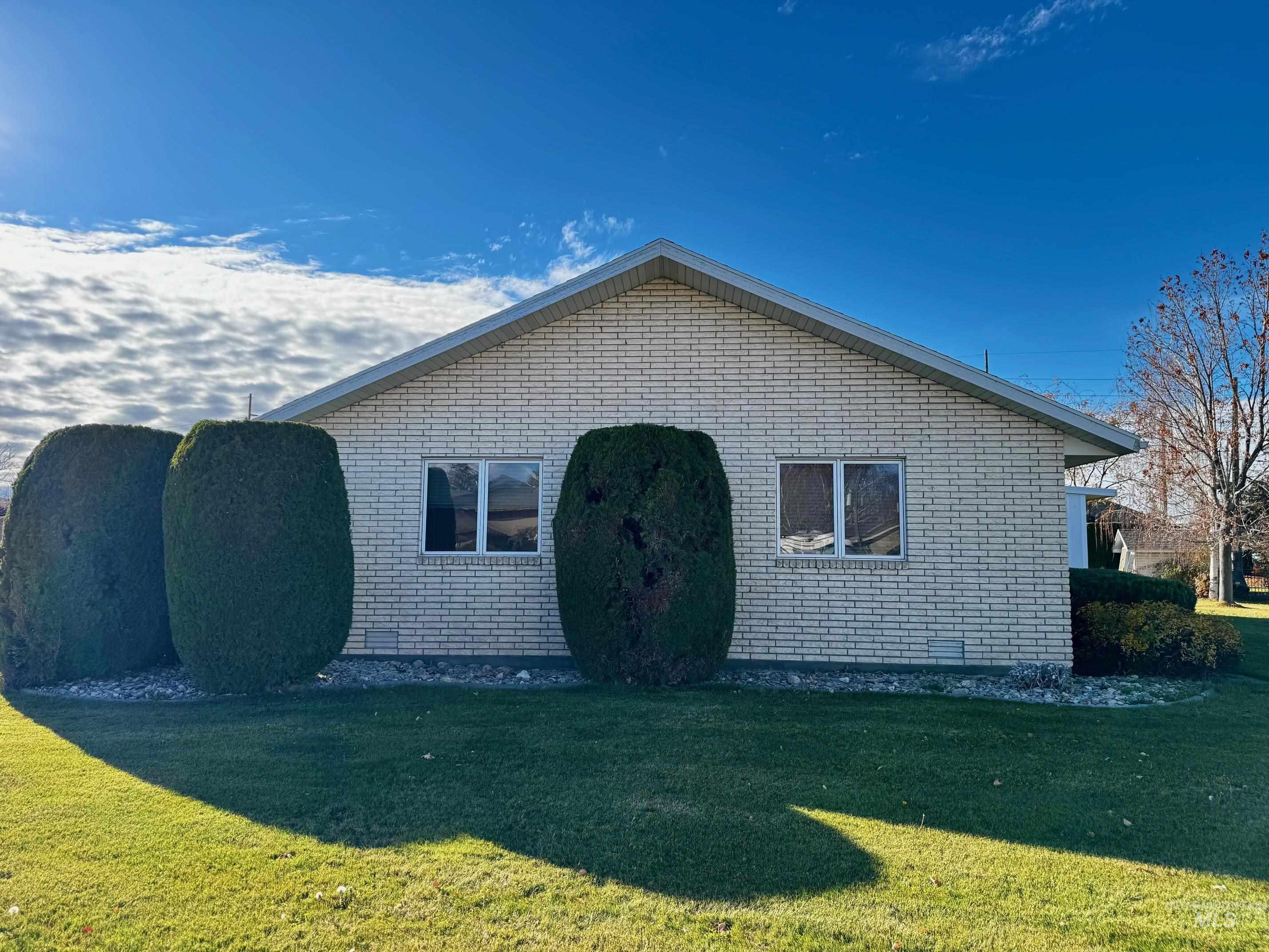 1142 Fairview Ave, Rupert, Idaho 83350, 3 Bedrooms, 3 Bathrooms, Residential For Sale, Price $425,000, 98968054