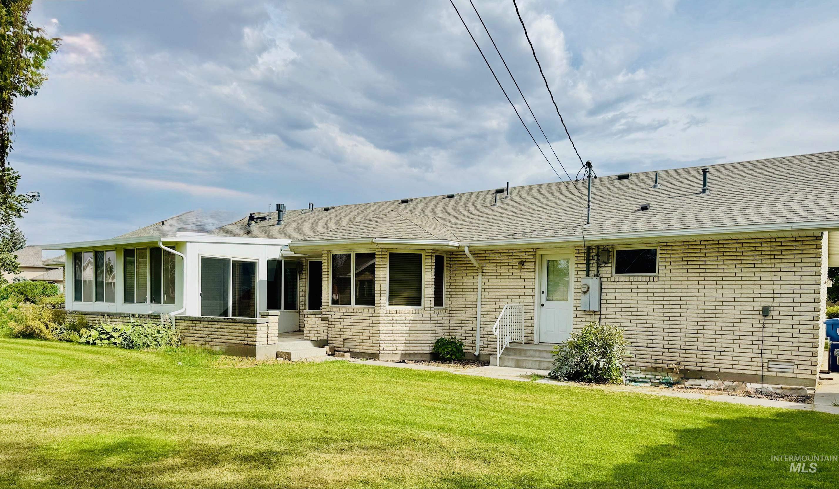 1142 Fairview Ave, Rupert, Idaho 83350, 3 Bedrooms, 3 Bathrooms, Residential For Sale, Price $398,000,MLS 98968054