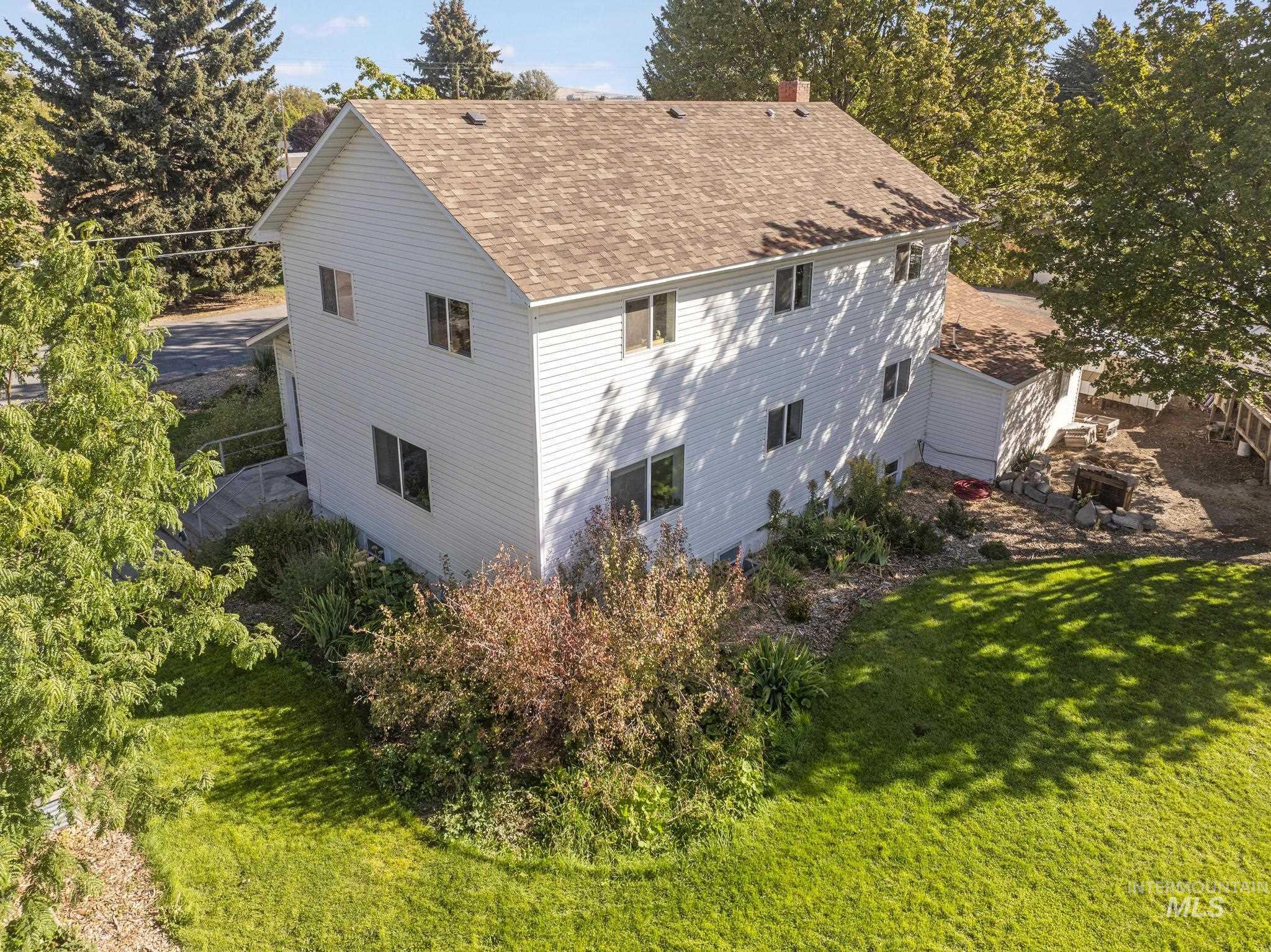 409 1st St E, Hansen, Idaho 83334, 5 Bedrooms, 3 Bathrooms, Residential For Sale, Price $435,000,MLS 98968068