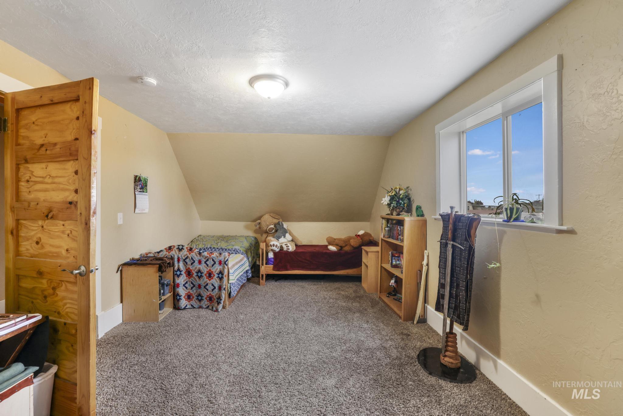 409 1st St E, Hansen, Idaho 83334, 5 Bedrooms, 3 Bathrooms, Residential For Sale, Price $435,000,MLS 98968068
