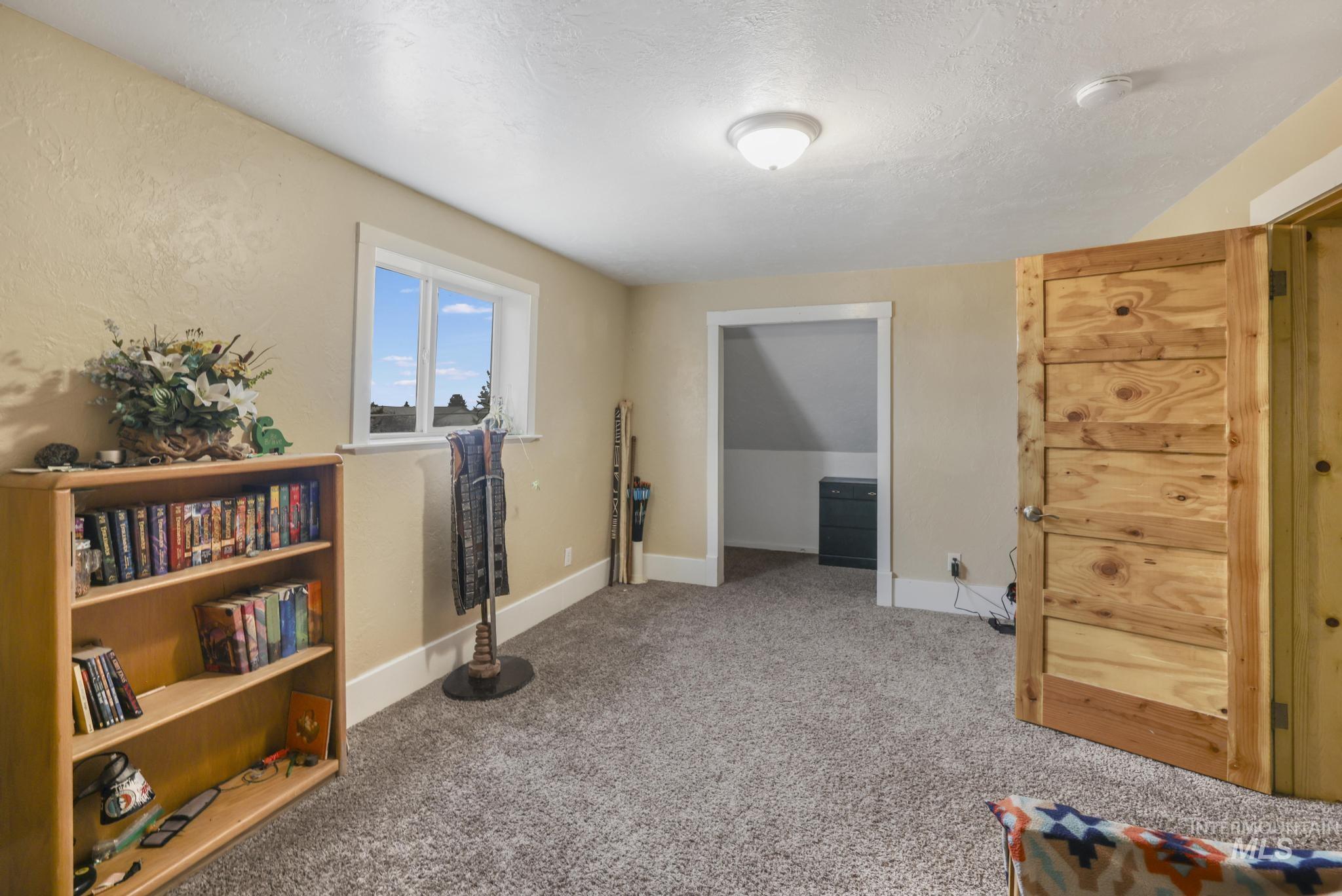 409 1st St E, Hansen, Idaho 83334, 5 Bedrooms, 3 Bathrooms, Residential For Sale, Price $435,000,MLS 98968068