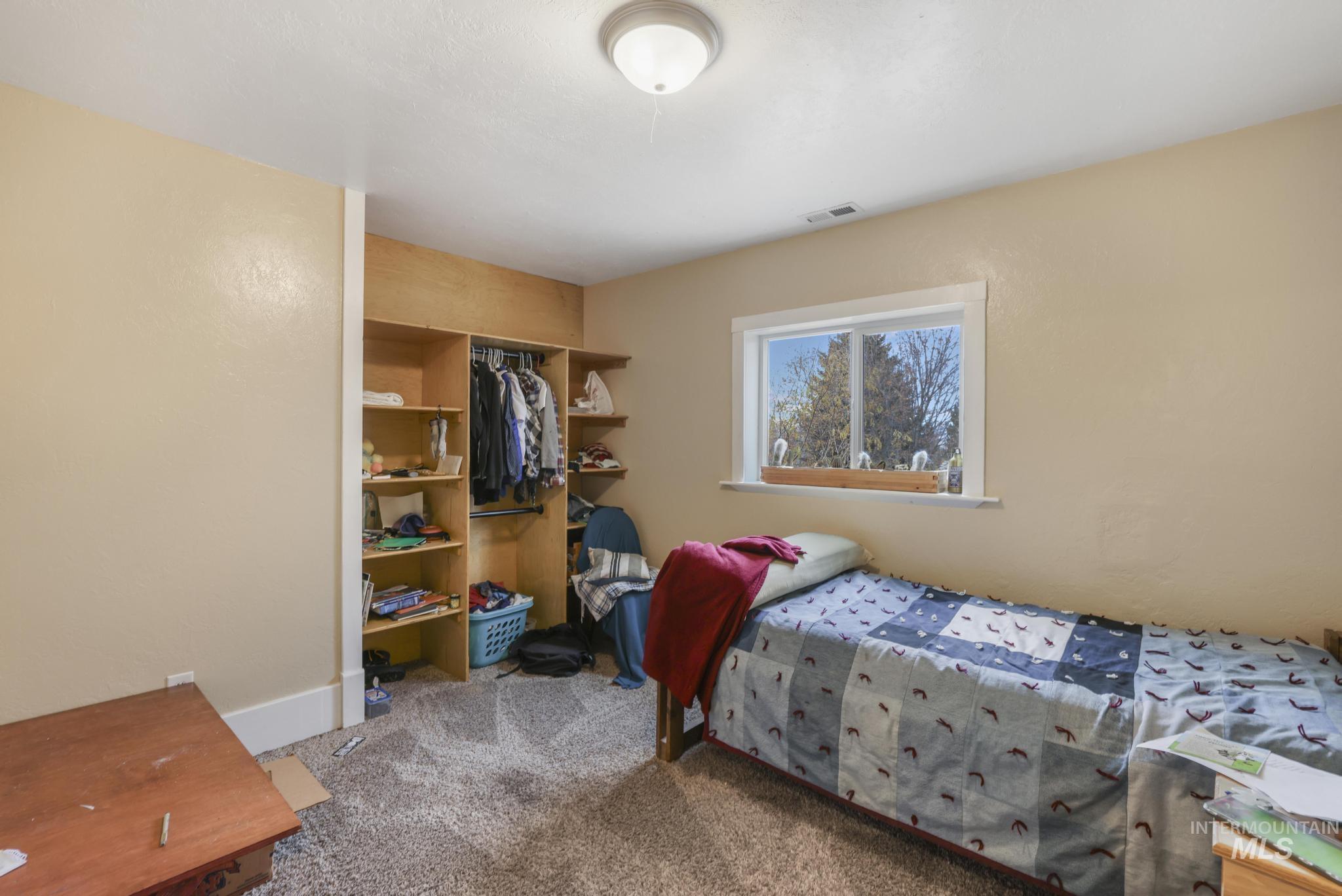 409 1st St E, Hansen, Idaho 83334, 5 Bedrooms, 3 Bathrooms, Residential For Sale, Price $435,000,MLS 98968068