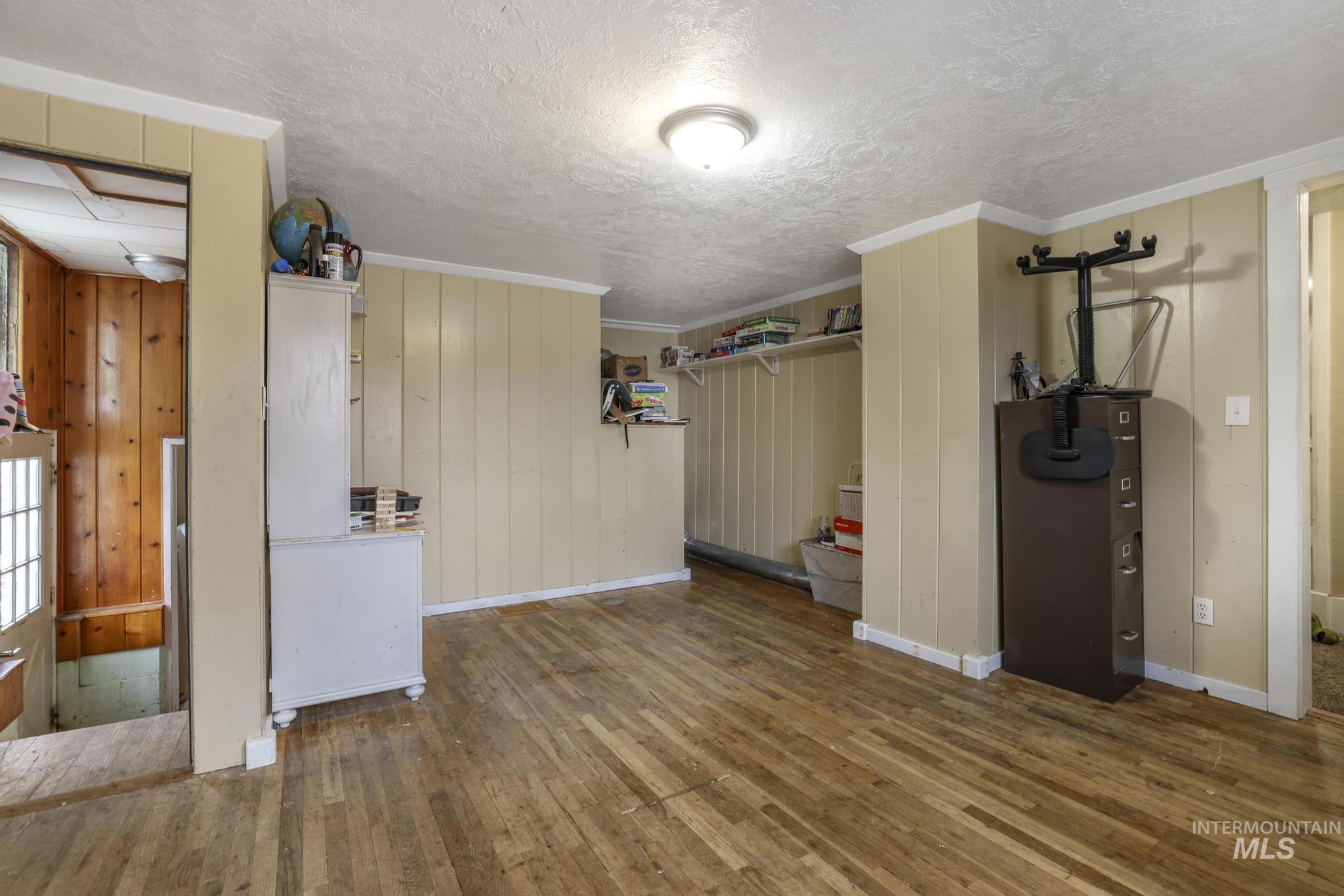 409 1st St E, Hansen, Idaho 83334, 5 Bedrooms, 3 Bathrooms, Residential For Sale, Price $435,000,MLS 98968068