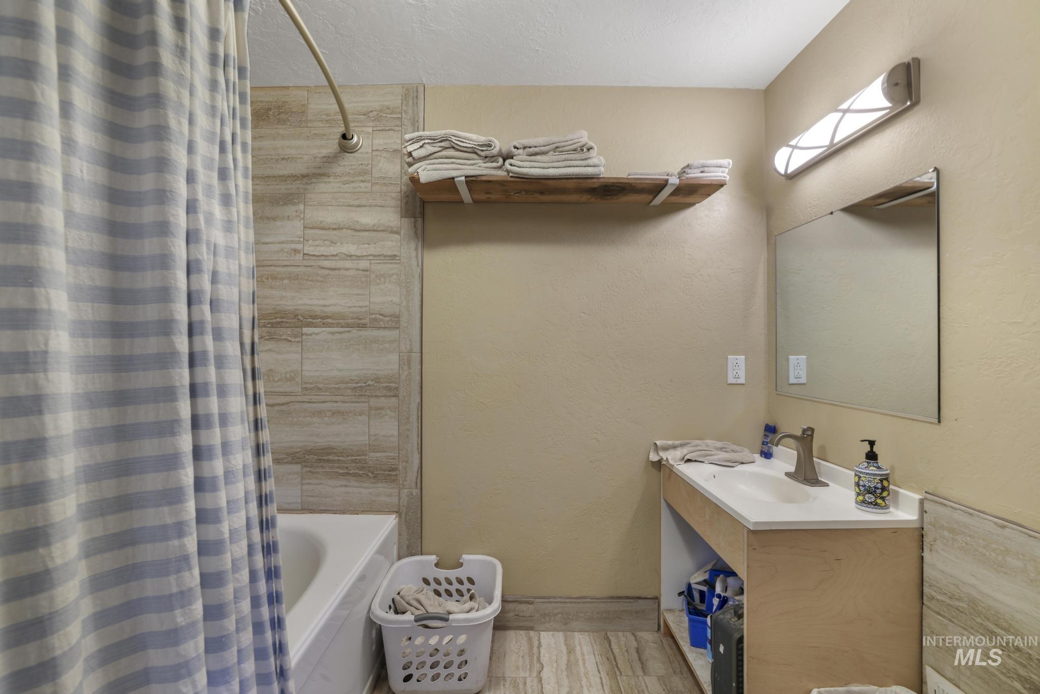 409 1st St E, Hansen, Idaho 83334, 5 Bedrooms, 3 Bathrooms, Residential For Sale, Price $445,000, 98968068