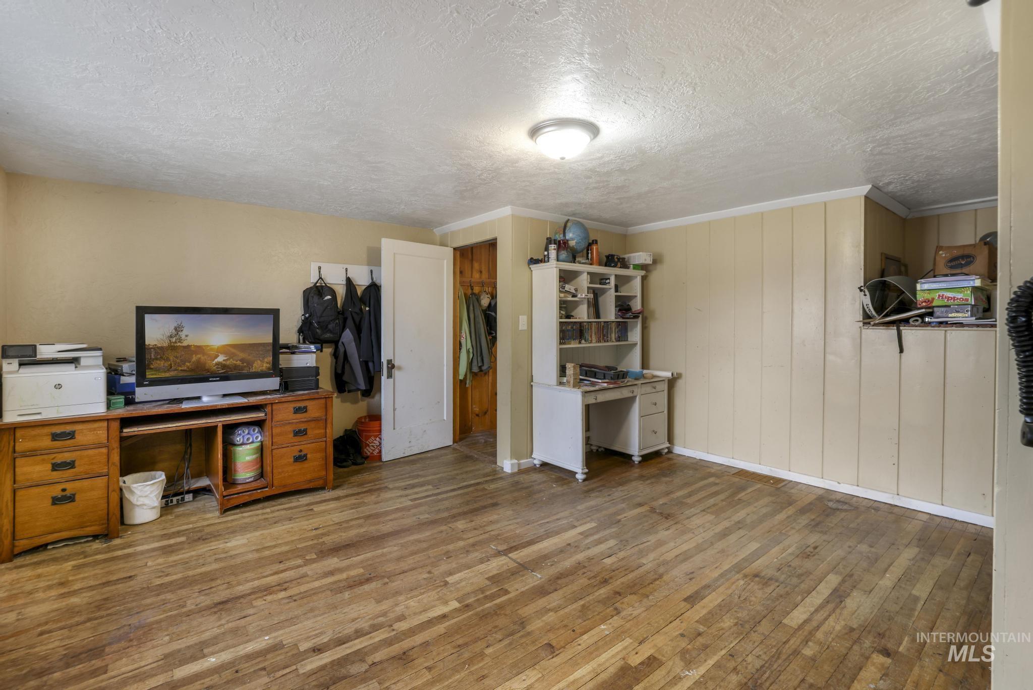 409 1st St E, Hansen, Idaho 83334, 5 Bedrooms, 3 Bathrooms, Residential For Sale, Price $435,000,MLS 98968068