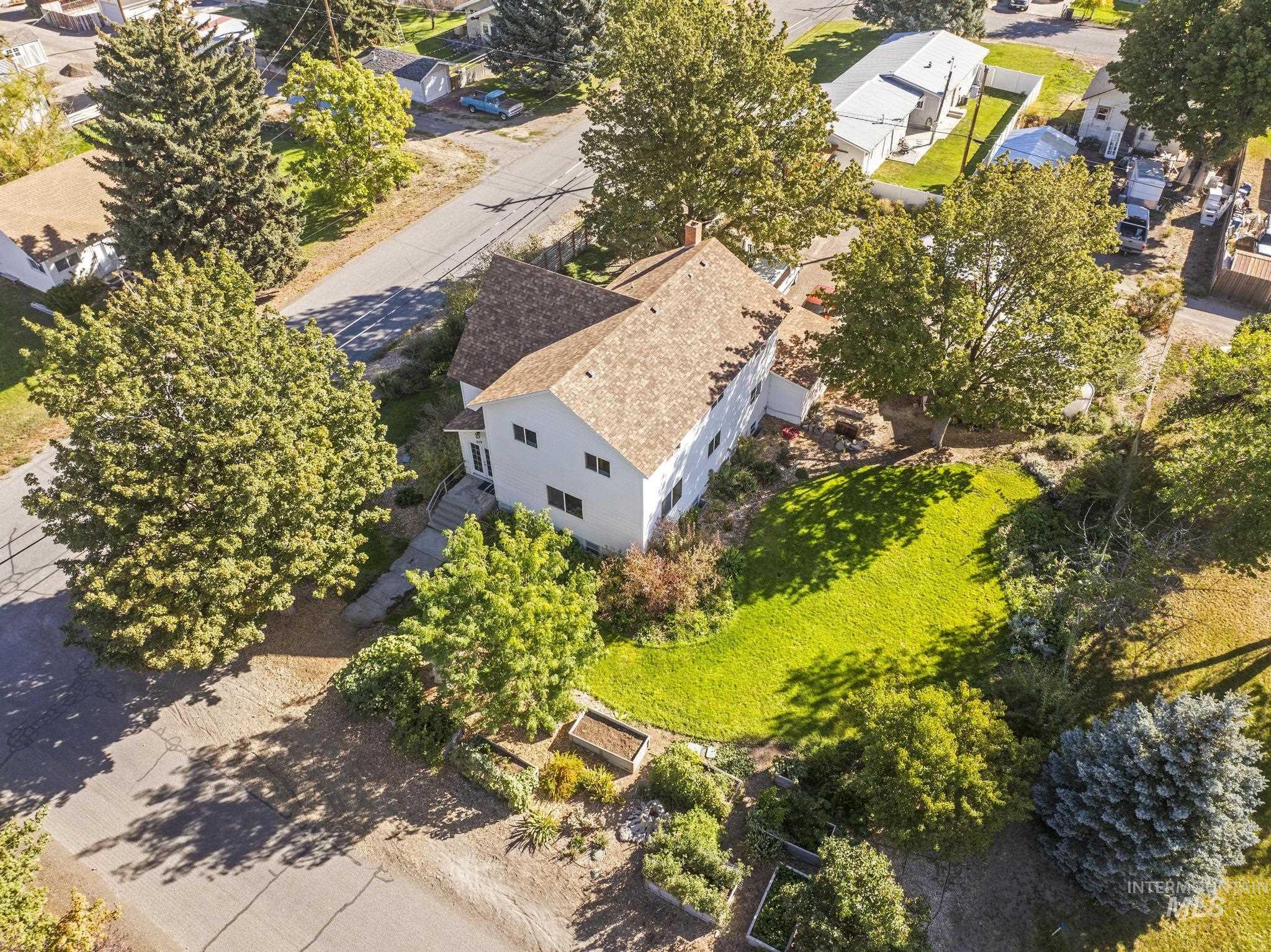 409 1st St E, Hansen, Idaho 83334, 5 Bedrooms, 3 Bathrooms, Residential For Sale, Price $435,000,MLS 98968068